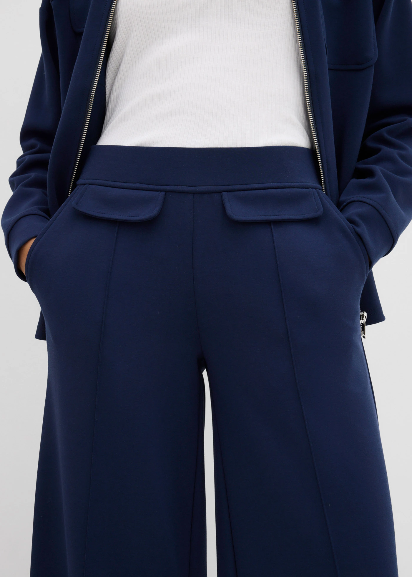 Kalhoty Bootcut, z lehce lesklé viskózové směsi • tmavě modrá • bonprix obchod