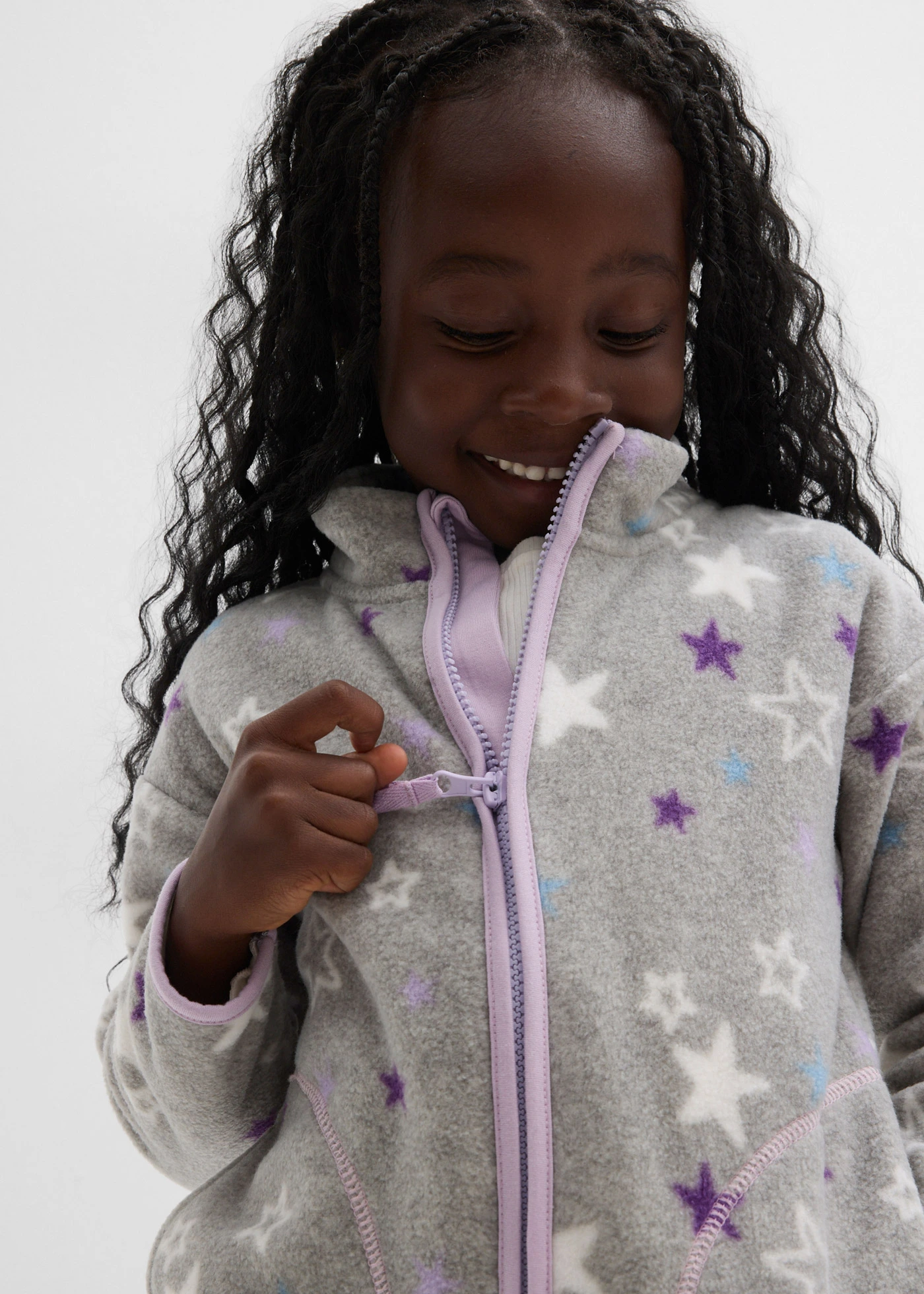 Veste polaire douillette à détails contrastants • gris clair chiné imprimé • Boutique bonprix