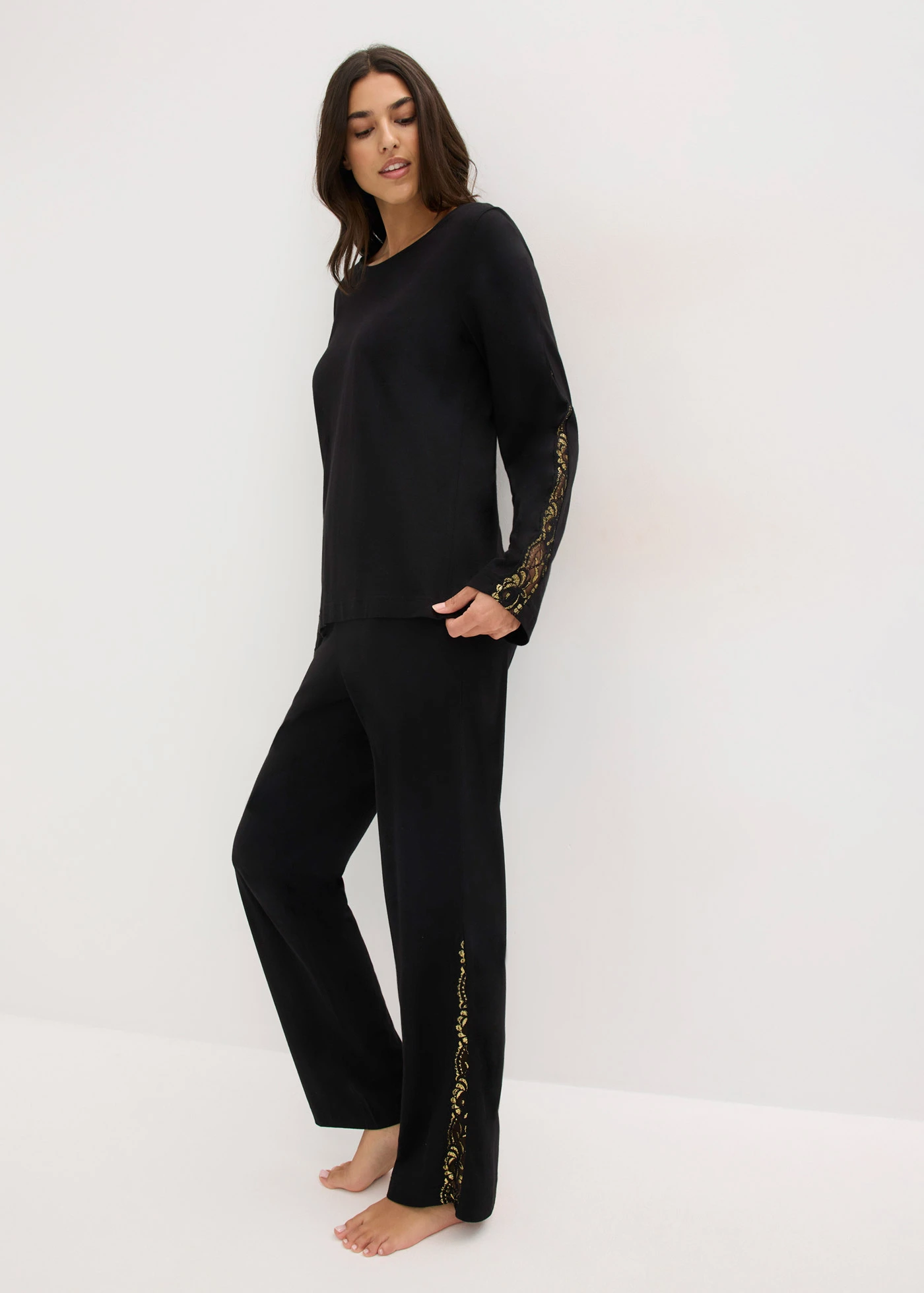 Pyžamo z jemné třpytivé krajky • černá • bonprix obchod