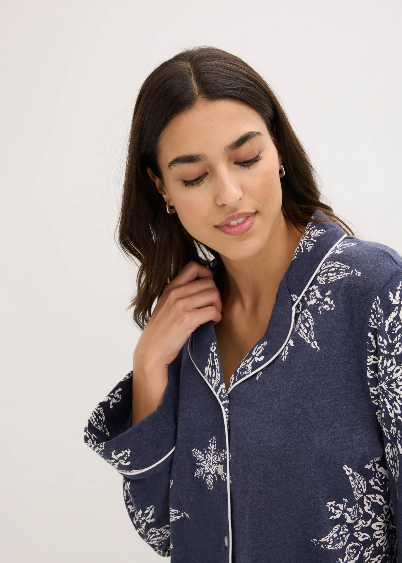 Pijama cu bandă de nasturi • albastru melanj-bej natur cu imprimeu • magazin bonprix