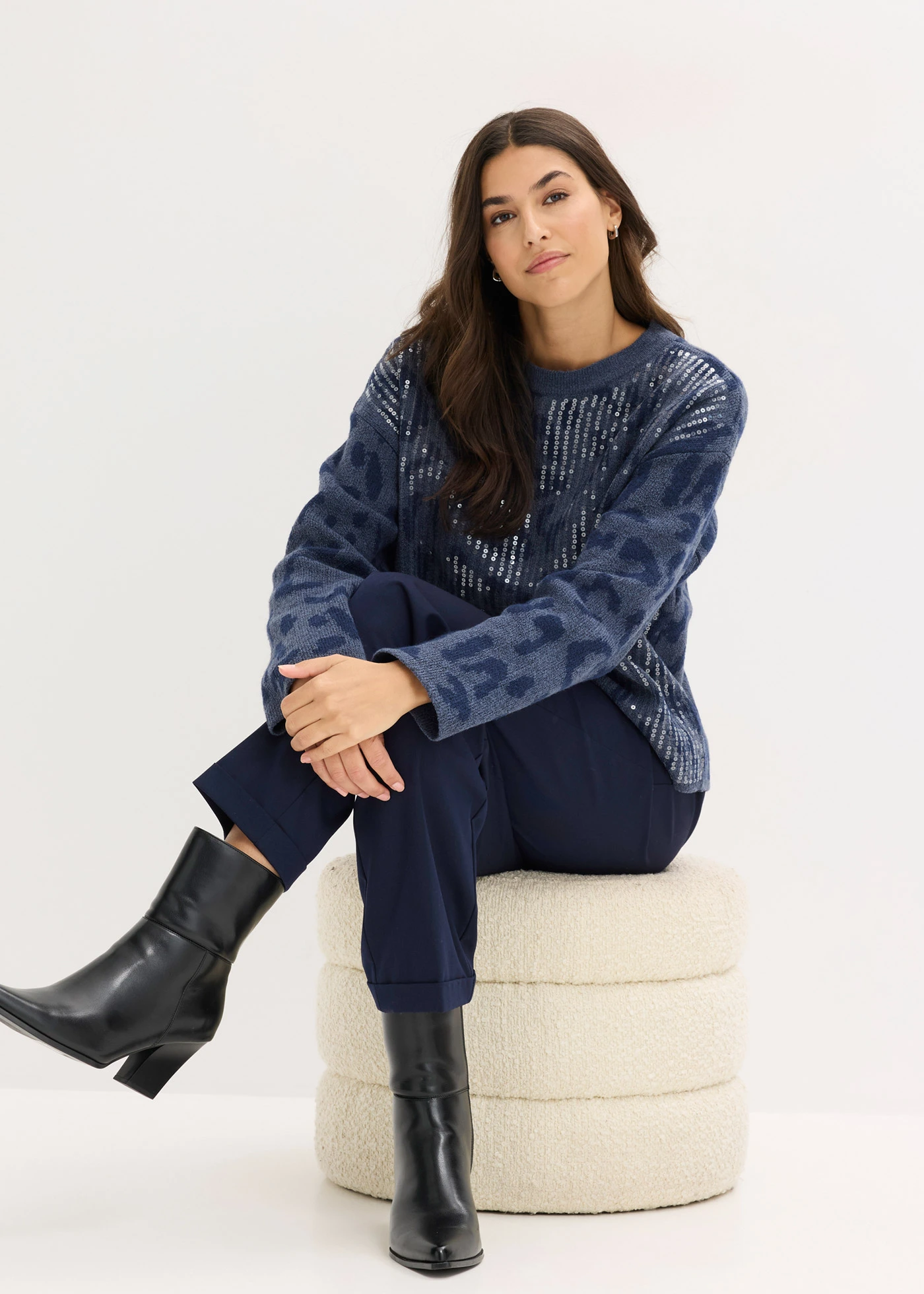 Žakárový oversize svetr s pajetkami • indigo-tmavě modrá s leopardím potiskem • bonprix obchod