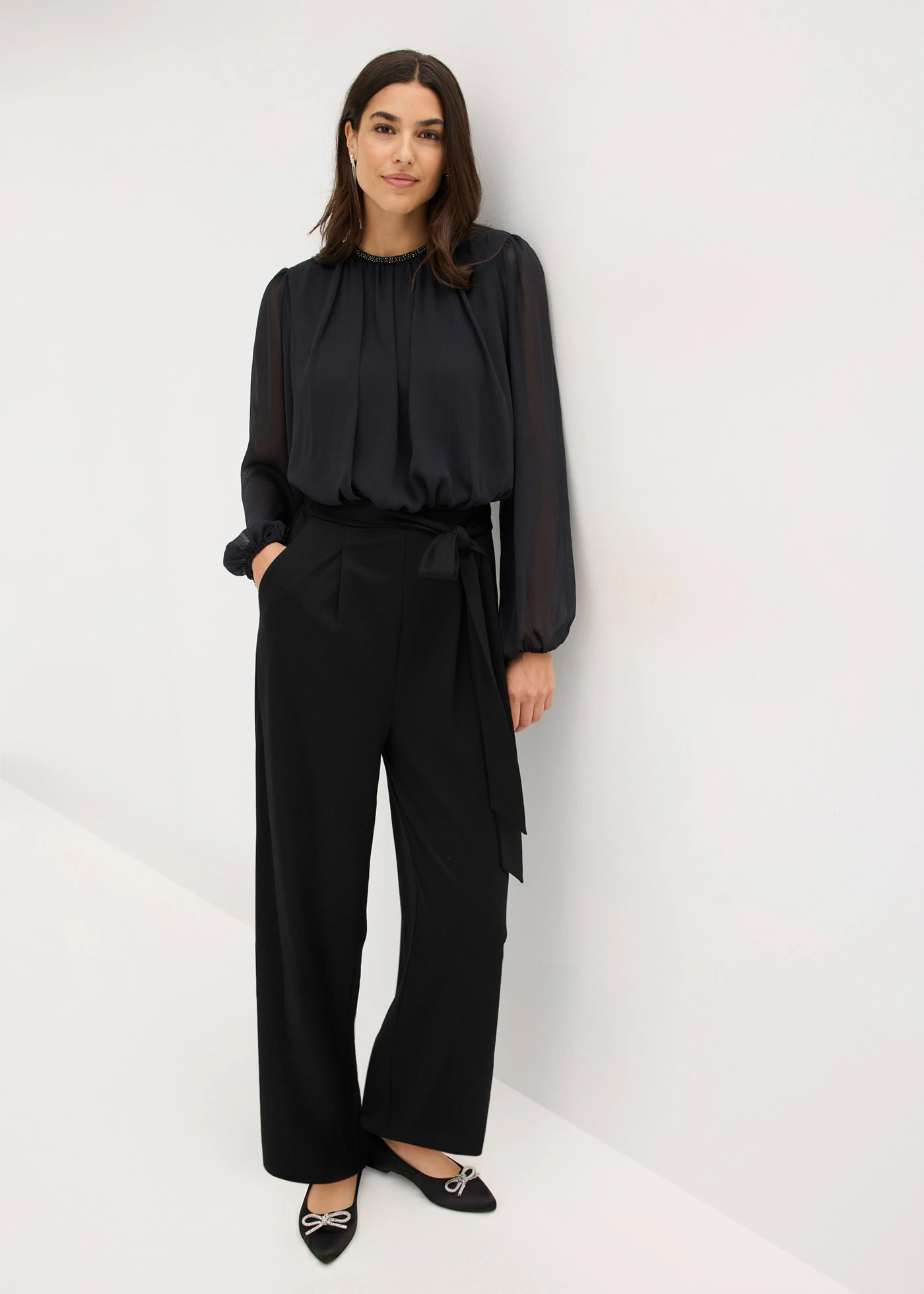 Salopetă cu șifon și sclipici • negru • magazin bonprix