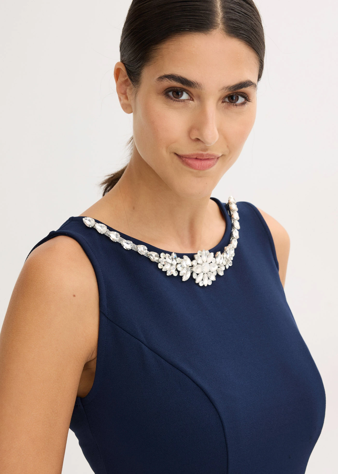 Rochie de cocktail cu ștrasuri • bleumarin • magazin bonprix