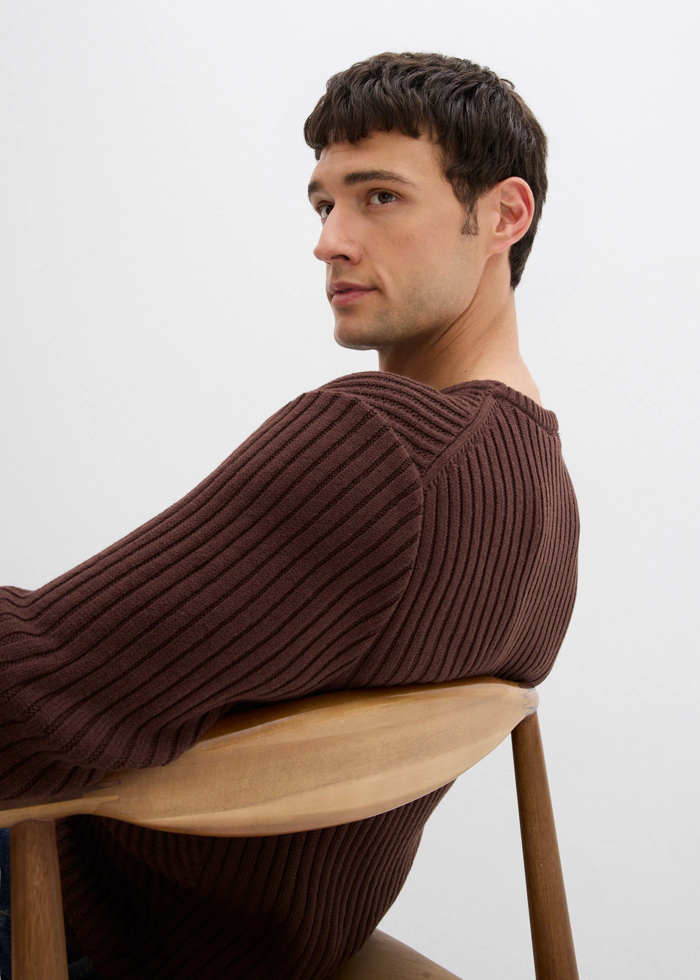 Sweter w prążek z mieszanki bawełny • ciemnobrązowy • sklep bonprix