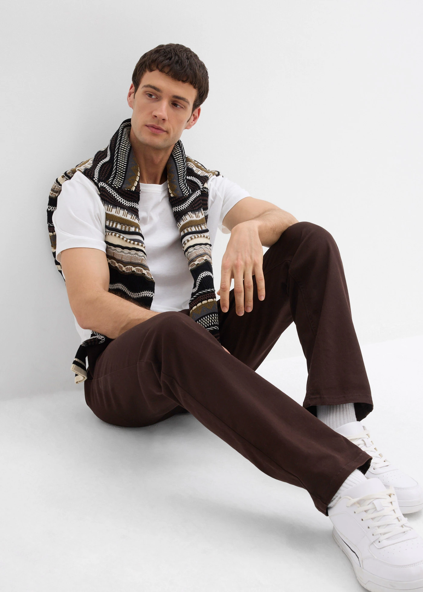 Strečové chino kalhoty Relaxed Fit s organickou bavlnou, Straight • tmavě hnědá • bonprix obchod