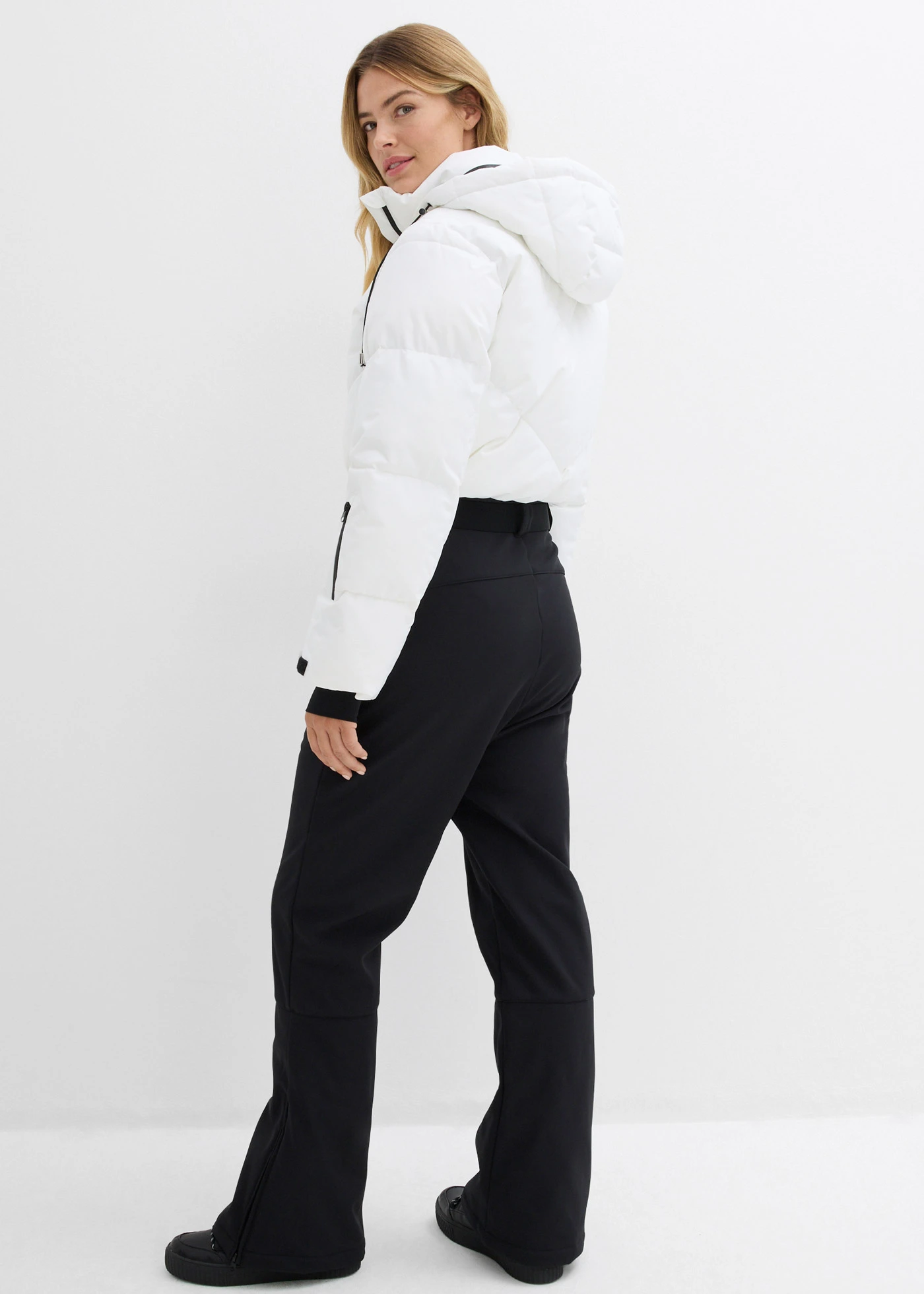 Vízhatlan, bélelt funkcionális overál • fehér/fekete • bonprix áruház