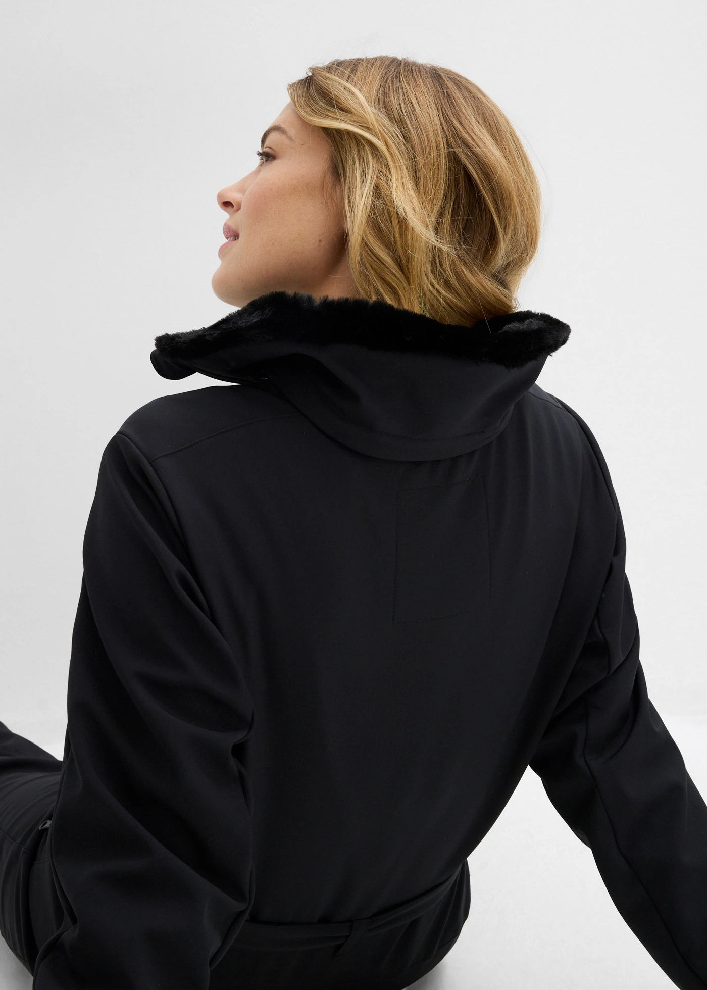 Lyžiarske oblečenie, vodu odpudzujúce, teplo podšívané, softshell • čierna • obchod bonprix