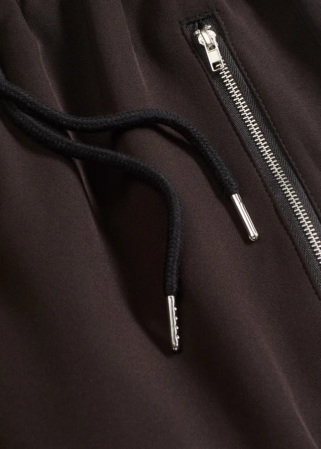 Pantalon jogger avec taille élastiquée • noir • product-page.page-title-suffix