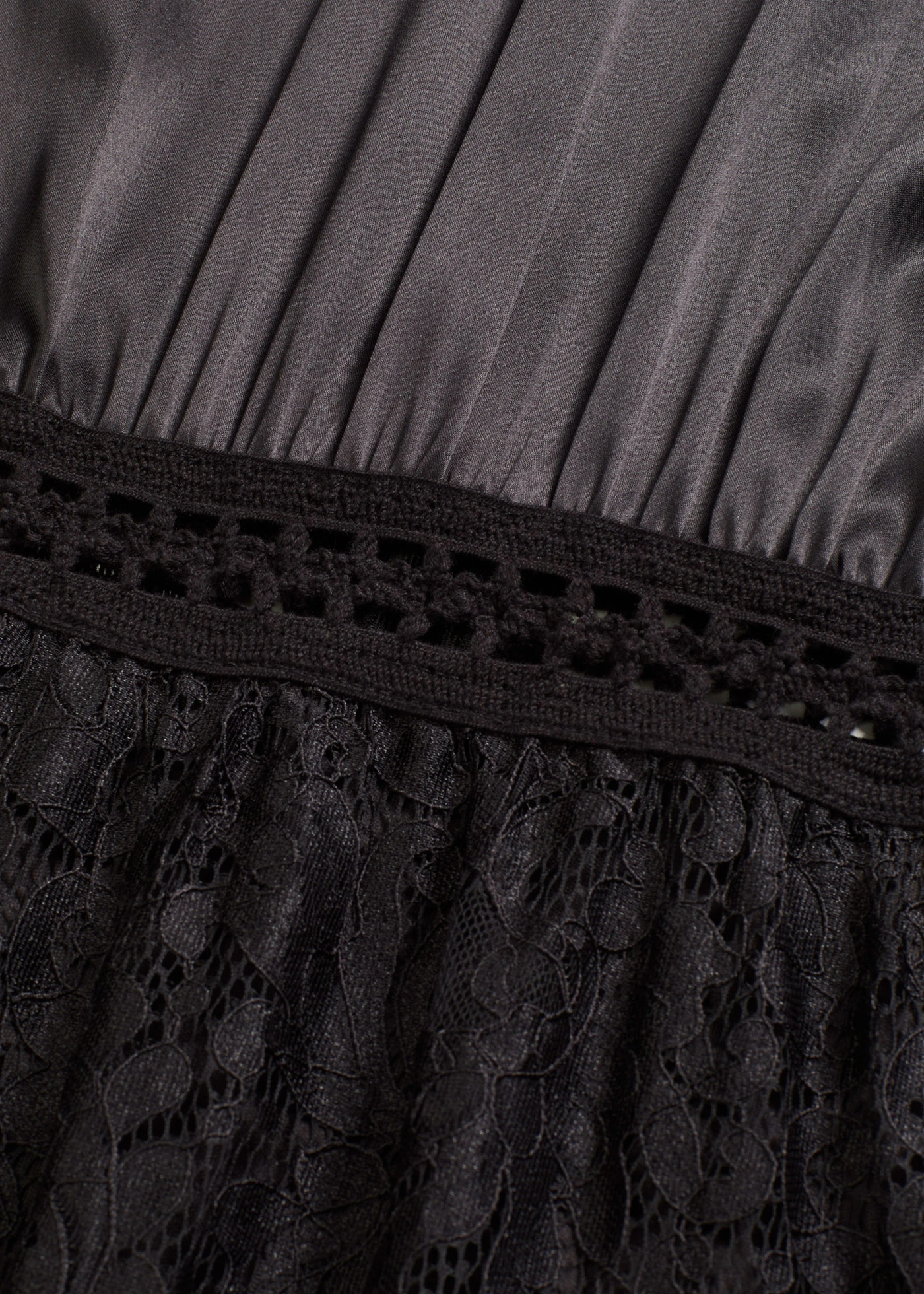 Rochie maxi cu partea de jos din dantelă • negru • magazin bonprix
