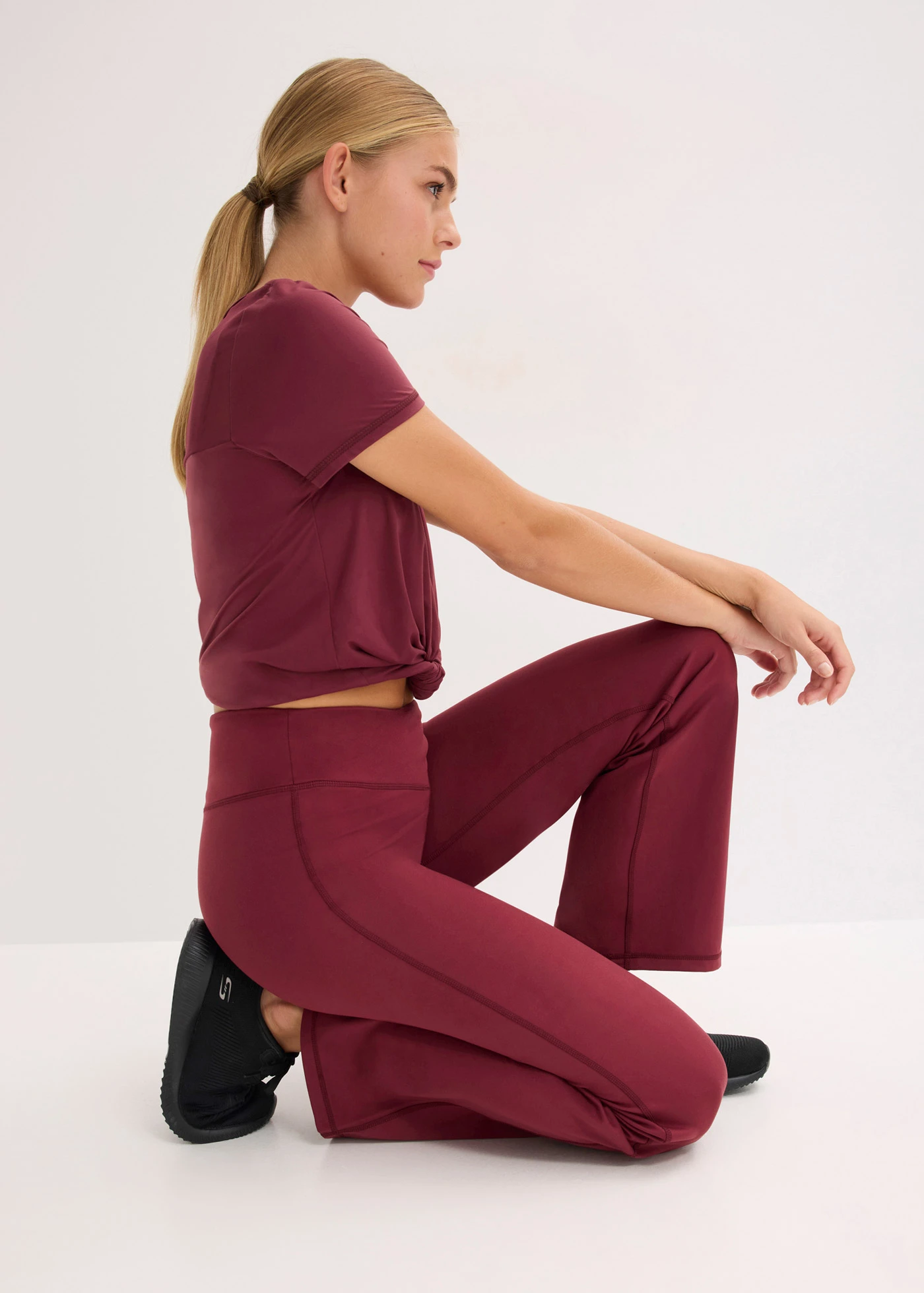 Thermo sportbroek van zacht materiaal, rechte pijpen • wijnrood • bonprix online shop