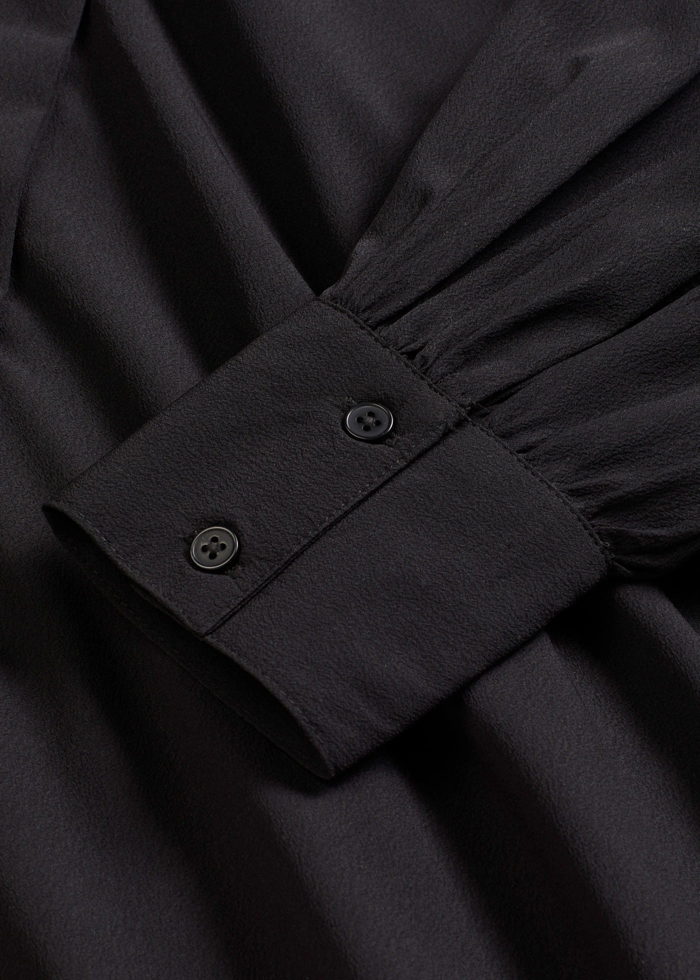 Halenkové šaty s vázačkou na límci • černá • bonprix obchod