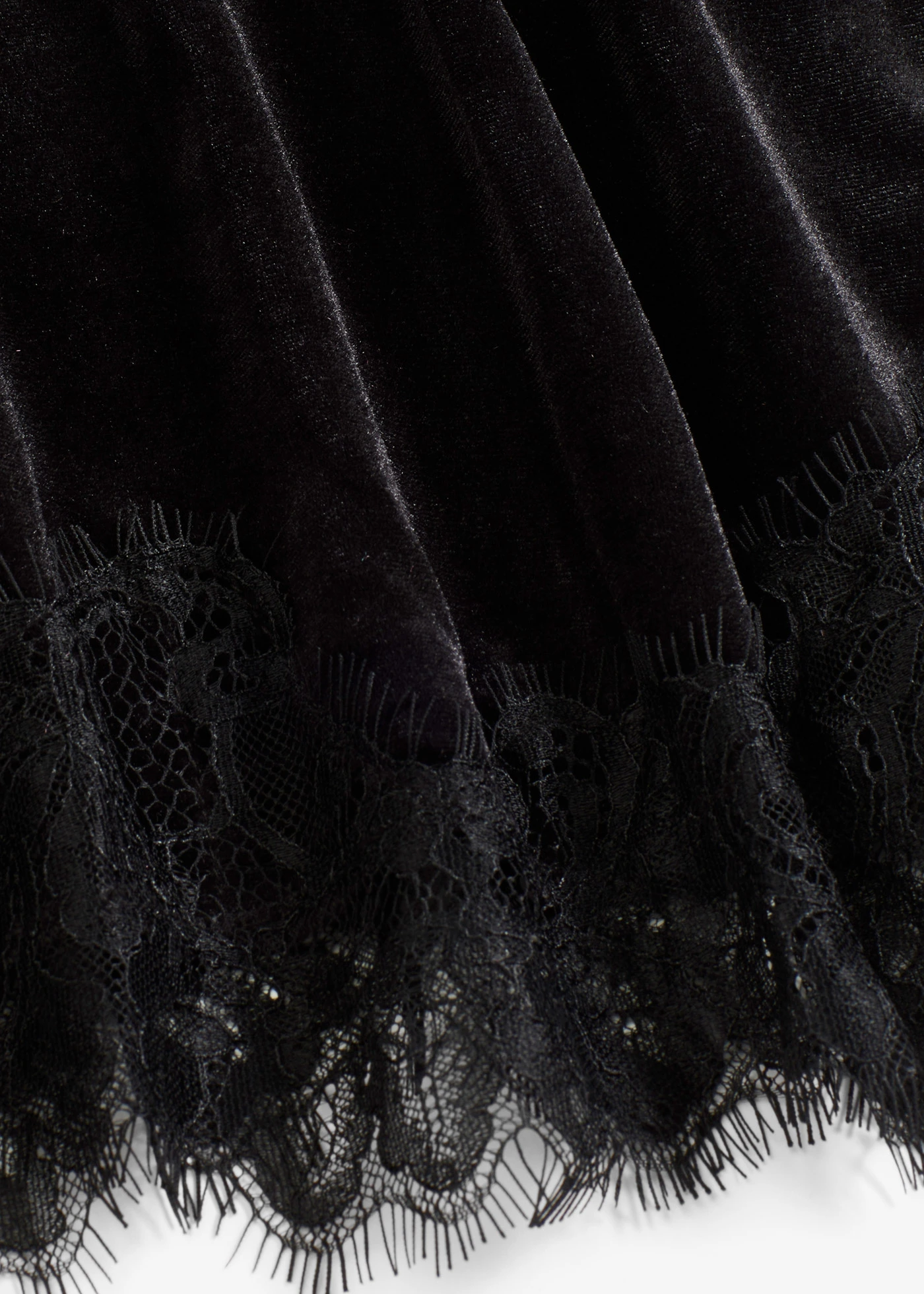 Sametové triko s krajkou • černá • bonprix obchod