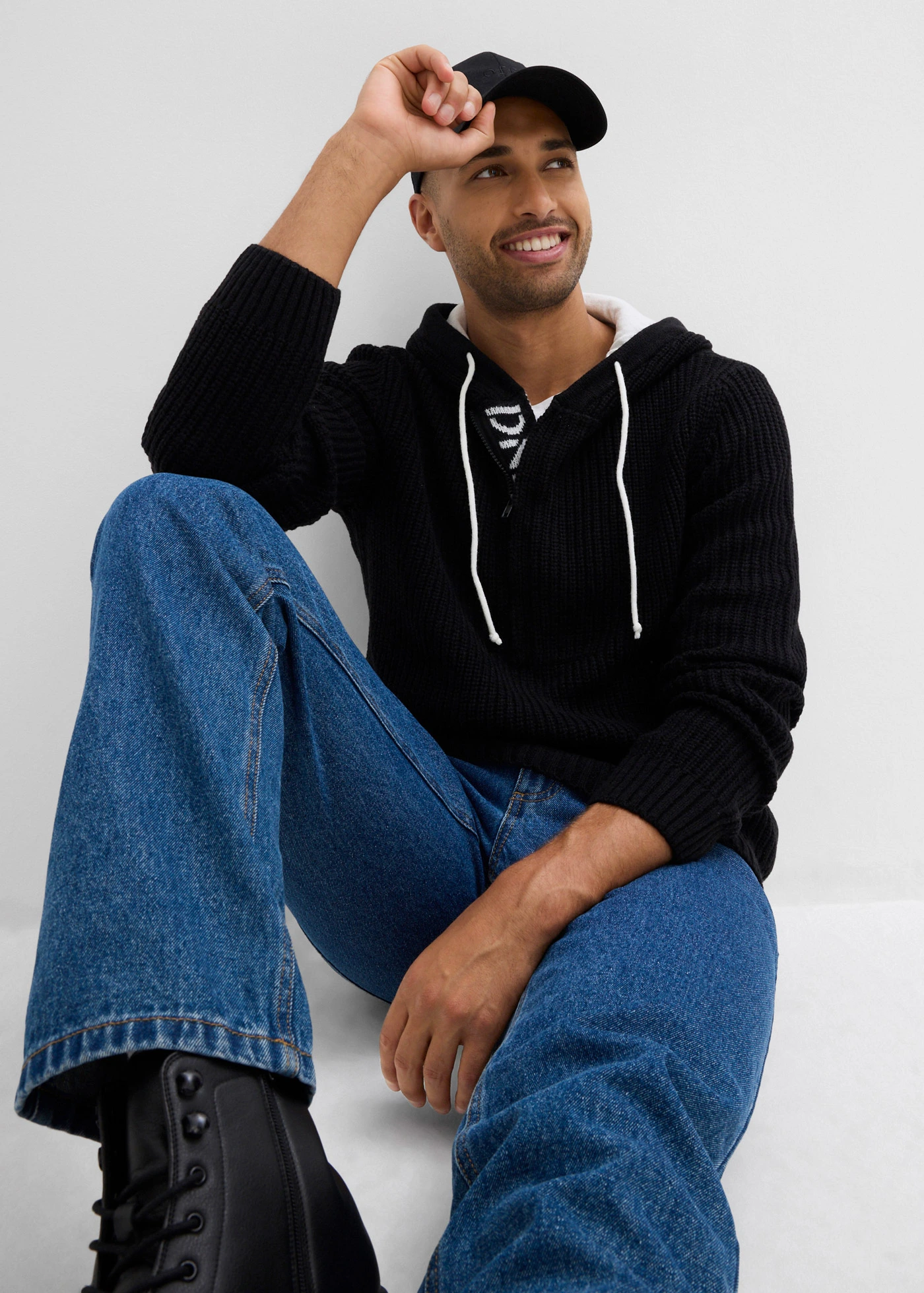 Svetr s kapucí • černá • bonprix obchod