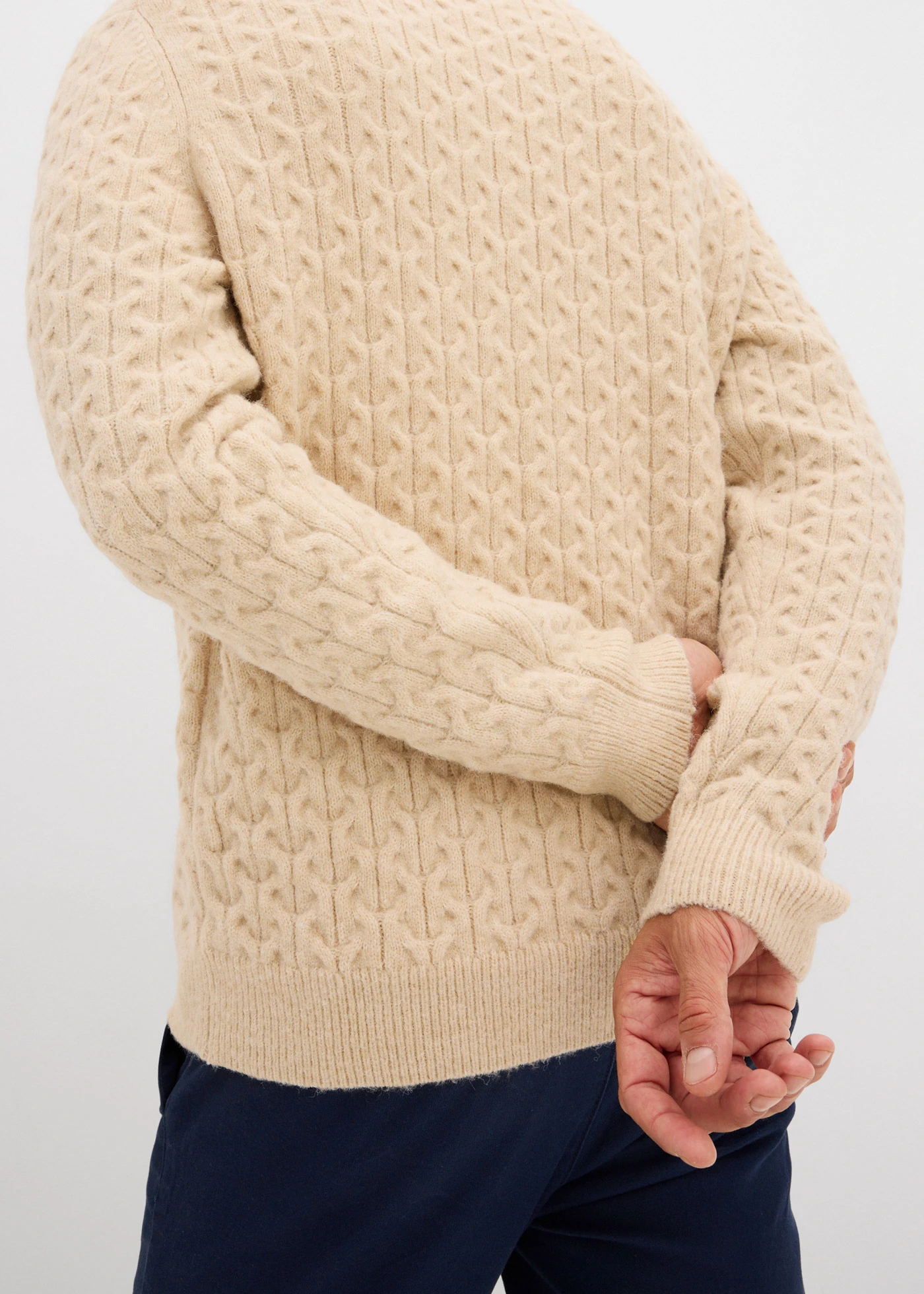 Pulover cu guler rotund cu model texturat • bej nisipiu mat melanj • magazin bonprix