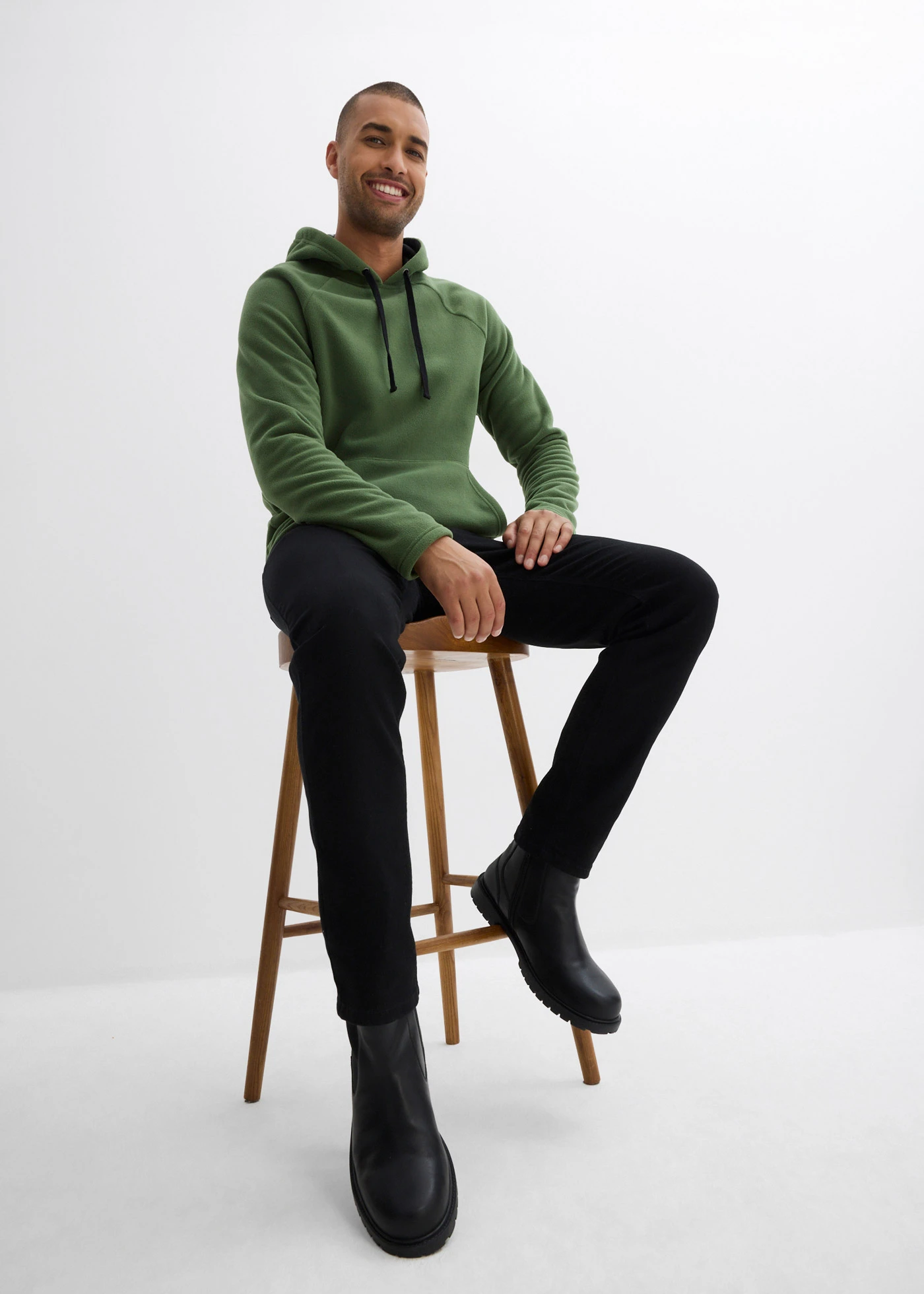 Pull polaire doux à capuche • vert mousse • Boutique bonprix