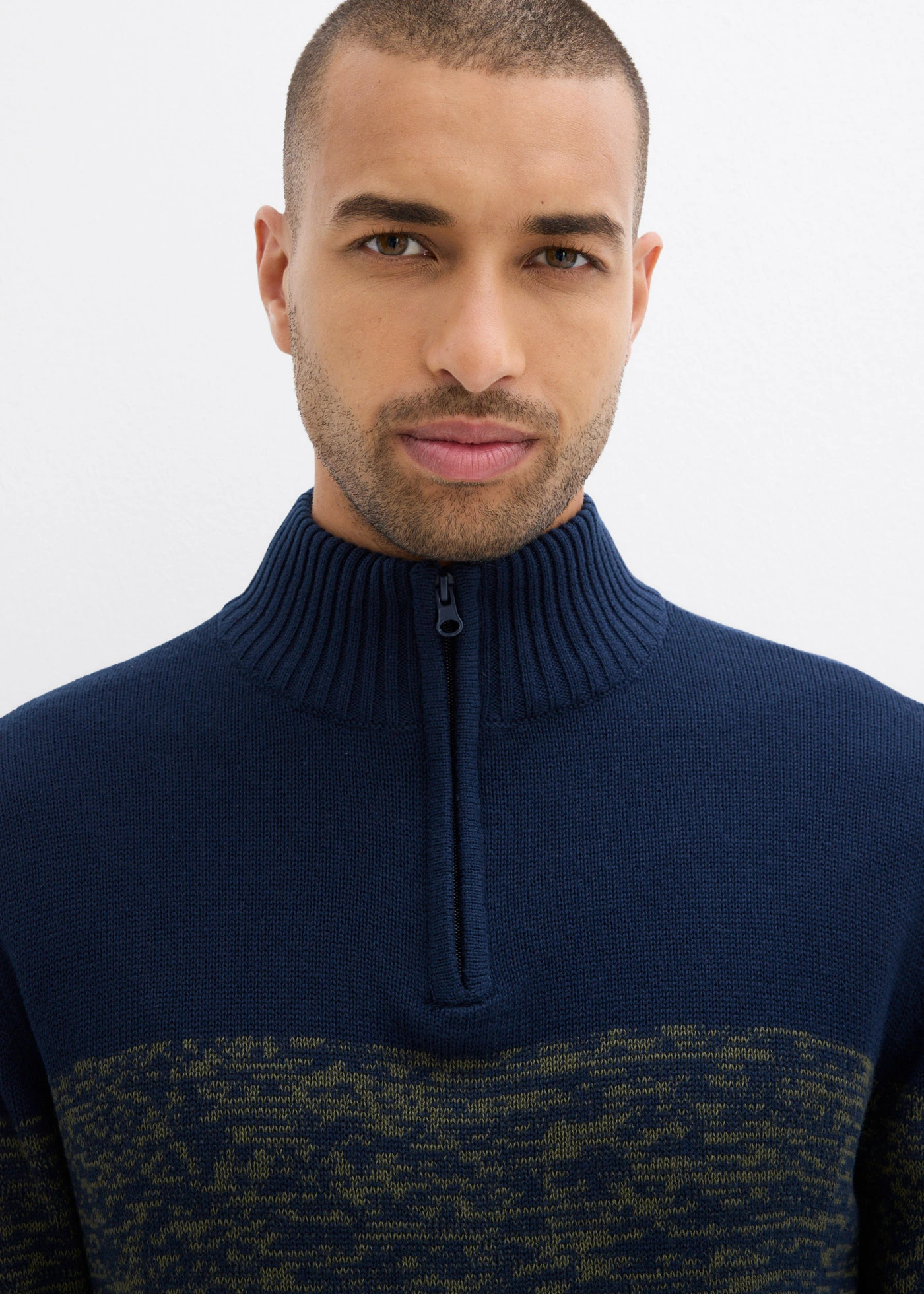 Pull camionneur doux en grosse maille • bleu foncé-olive foncé chiné • Boutique bonprix