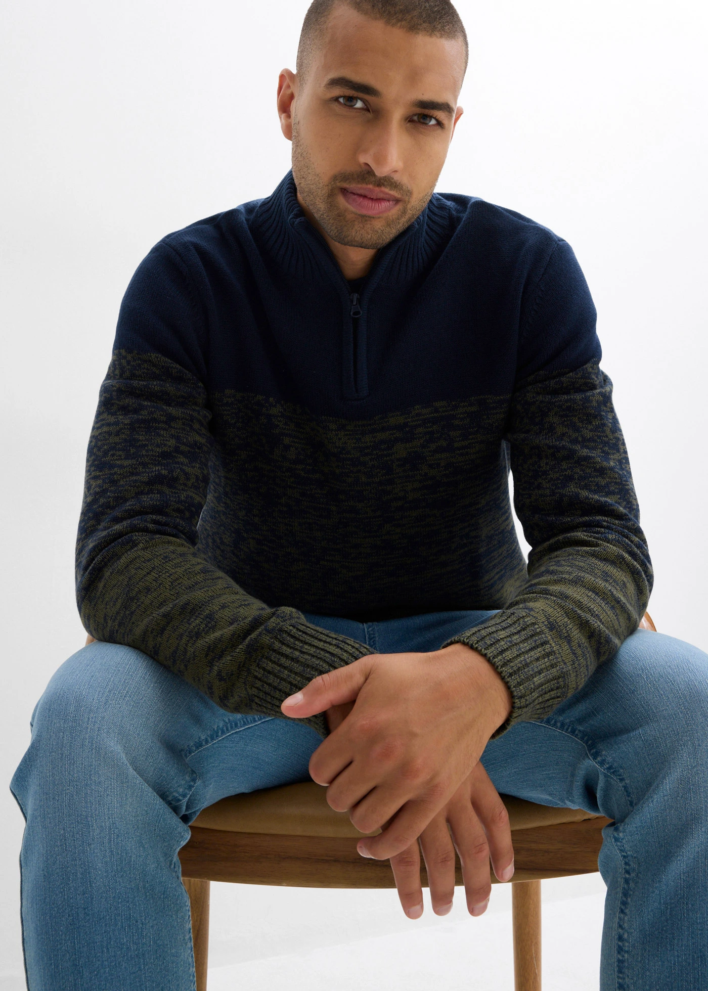 Pull camionneur doux en grosse maille • bleu foncé-olive foncé chiné • Boutique bonprix