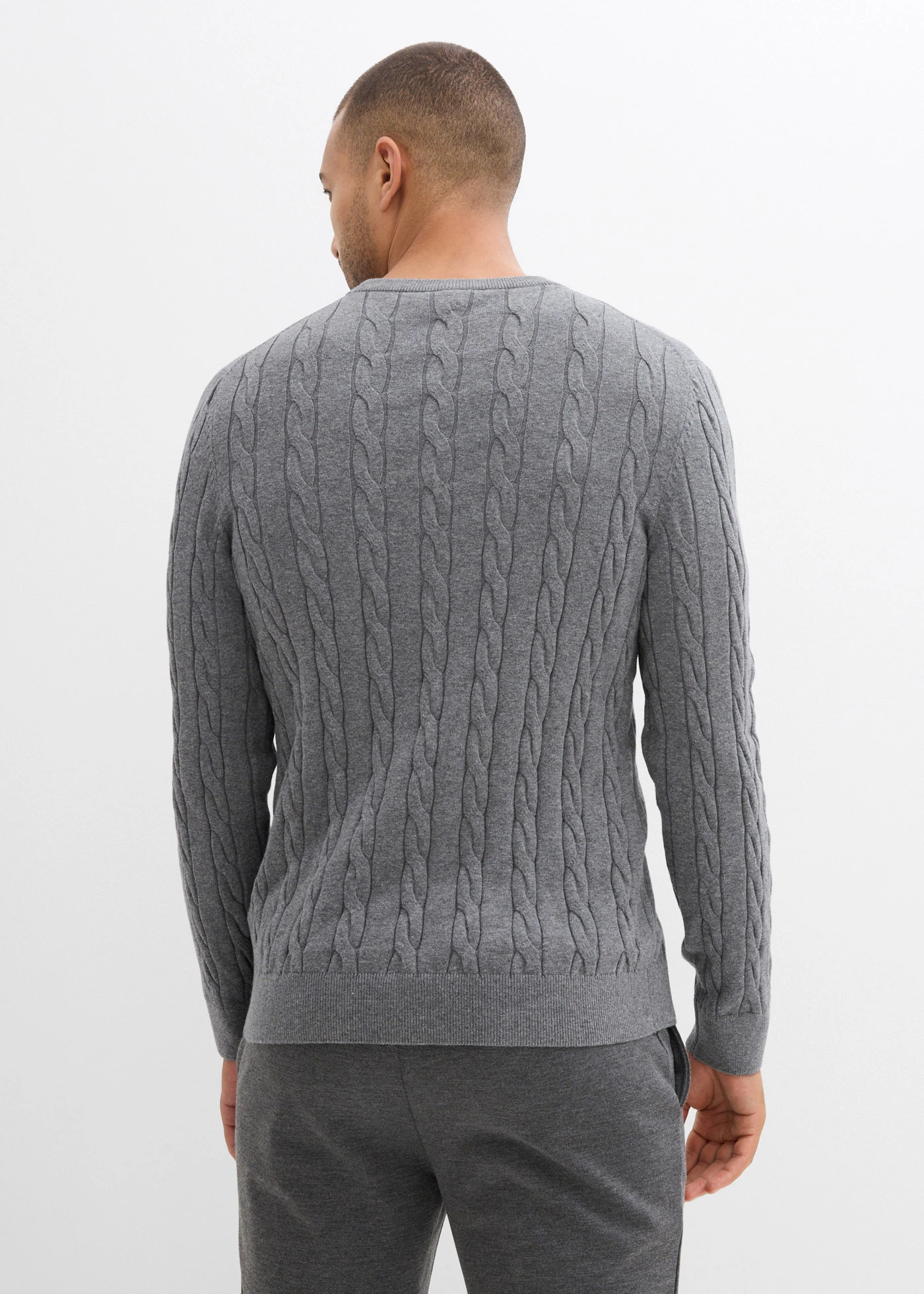Fijngebreide trui met kabelpatroon in een zachte katoenmix, slim fit • grijs gemêleerd • bonprix online shop