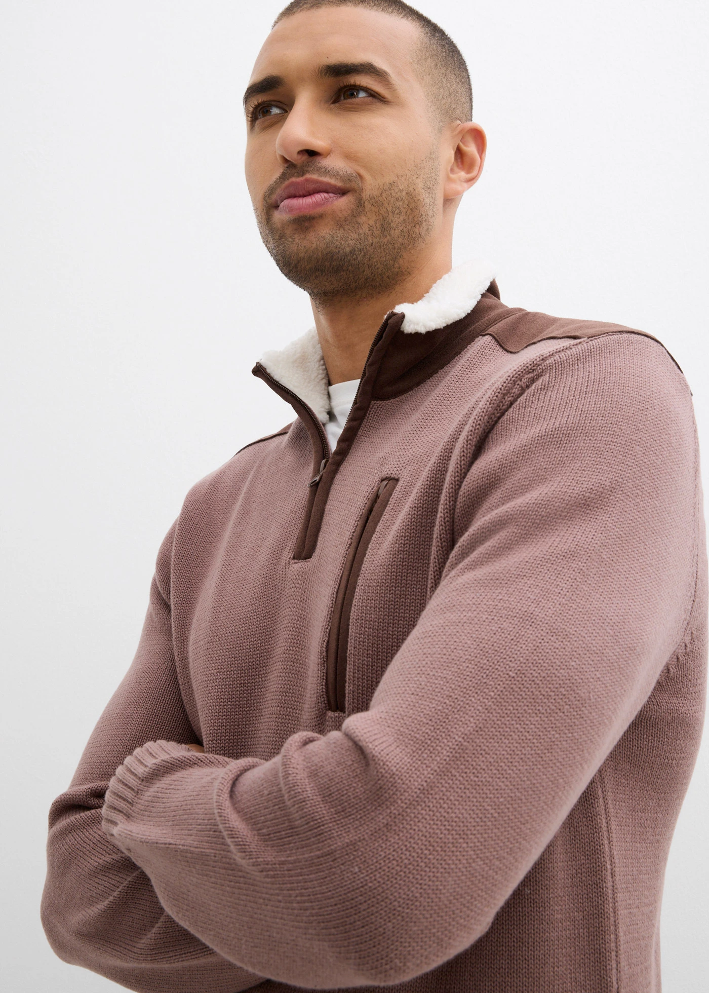 Pull camionneur à empiècement tissé • marron mat • Boutique bonprix