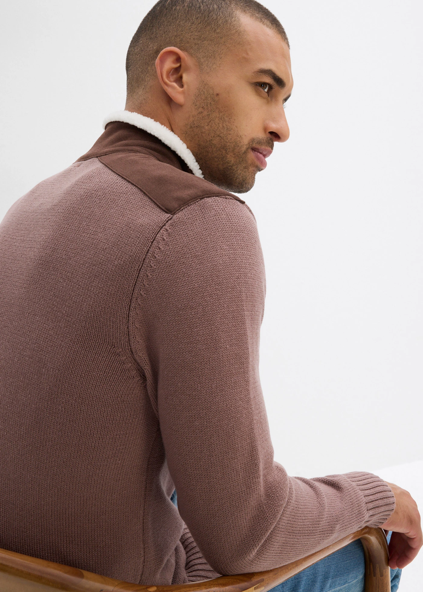 Pull camionneur à empiècement tissé • marron mat • Boutique bonprix