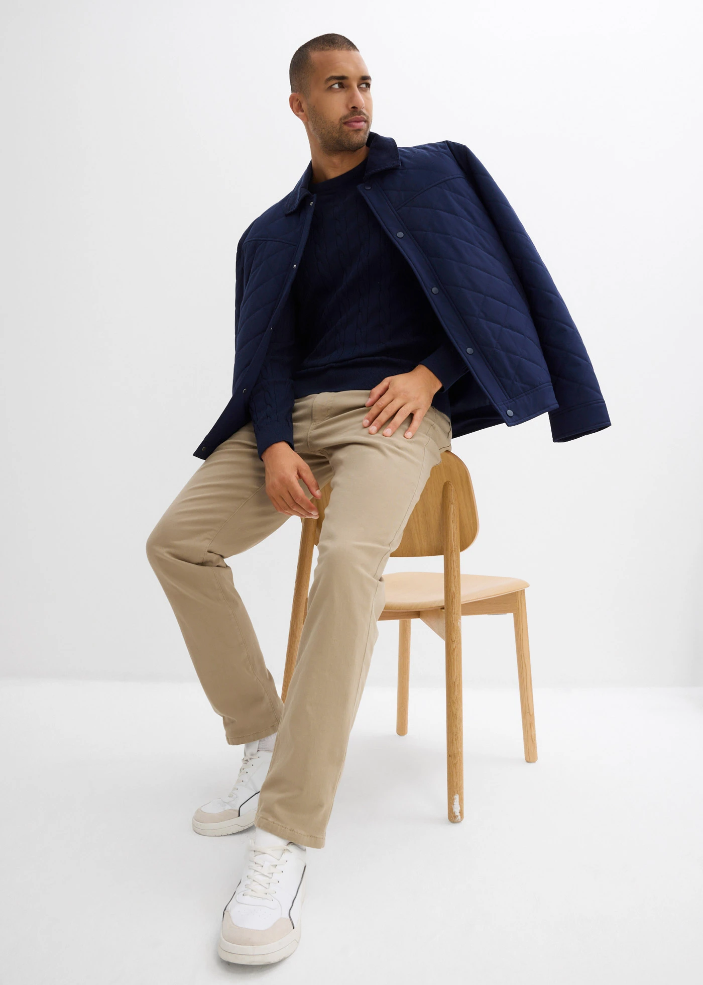 Spodnie ocieplane ze stretchem o kroju regular fit, z puszystą flanelową podszewką, straight • khaki • sklep bonprix