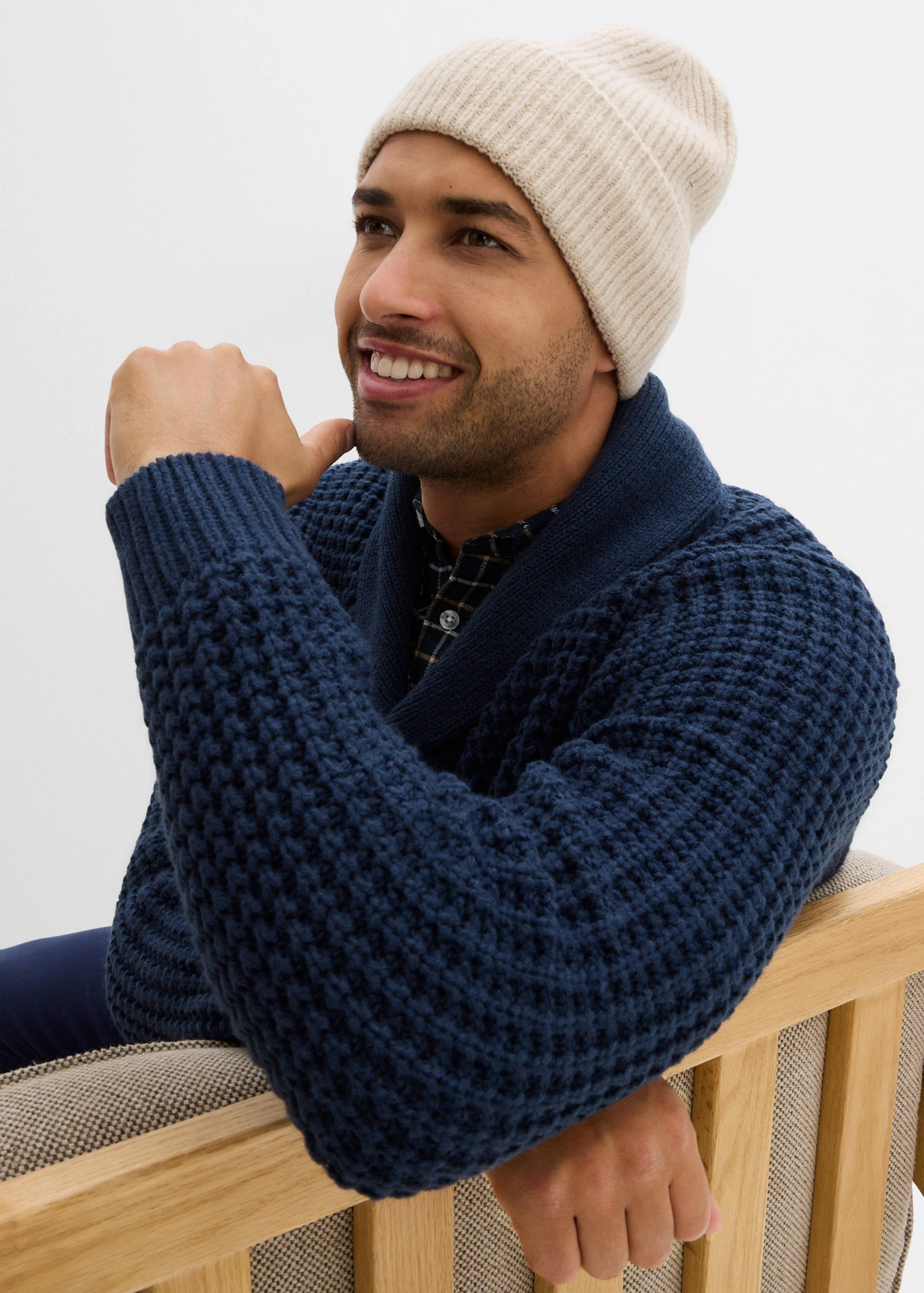 Pull en grosse maille à col châle, texture gaufrée • bleu foncé • Boutique bonprix