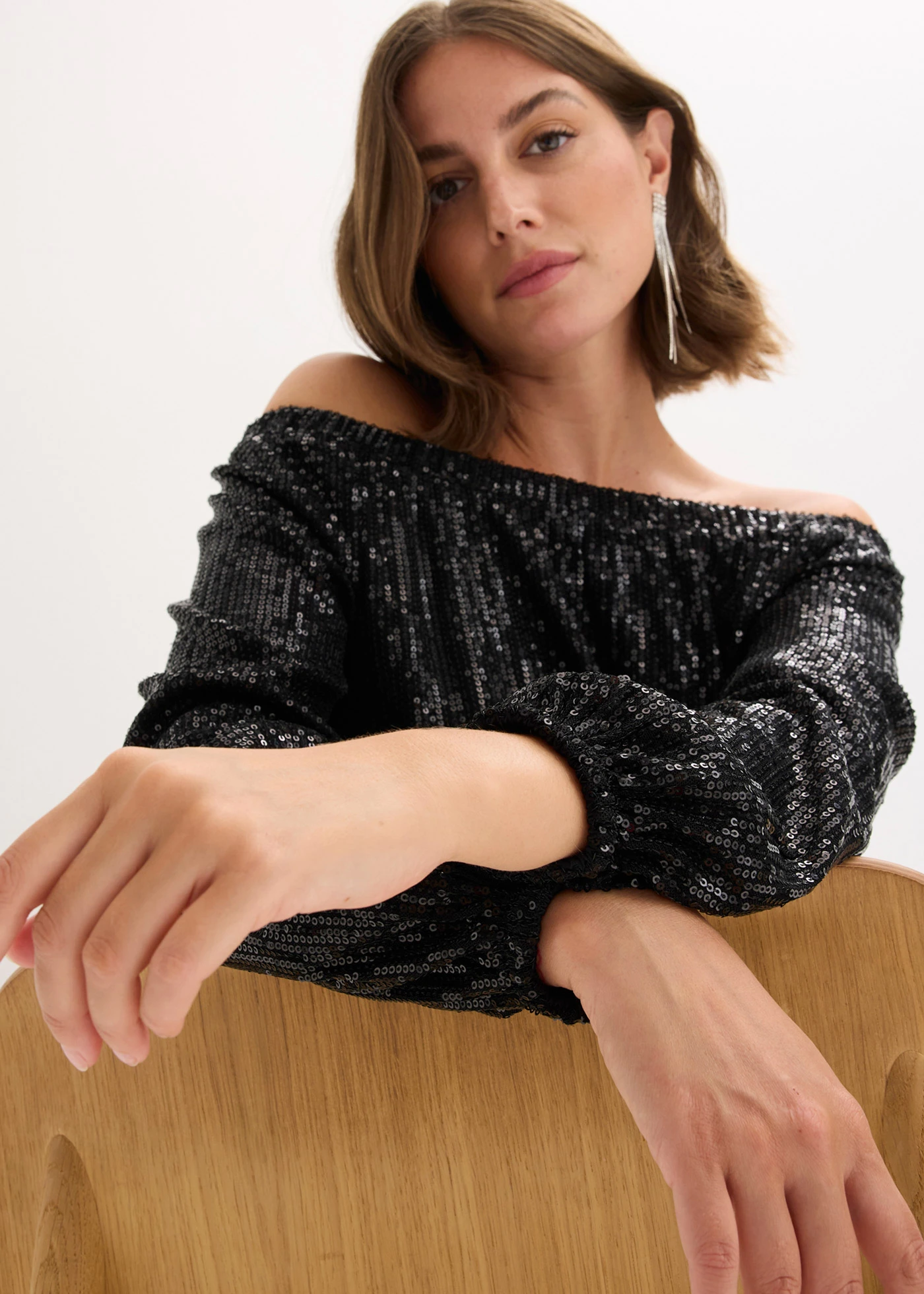 T-shirt oversize à sequins encolure Bardot • noir • Boutique bonprix