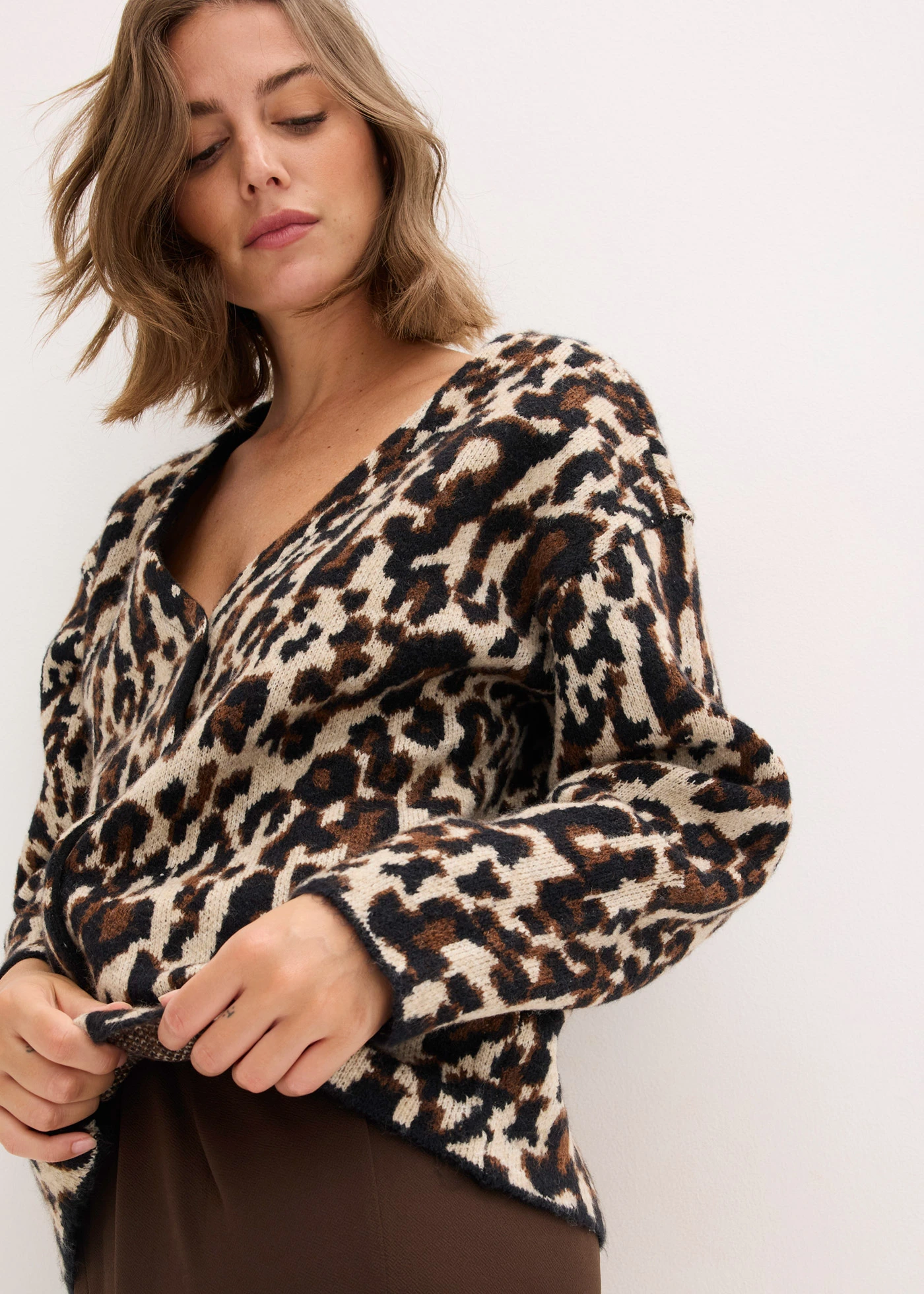 Pletený žakárový kabátek • hnědá s leopardím potiskem • bonprix obchod