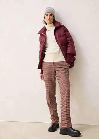 Kurtka puchowa z puchu z recyklingu, z rękawami z dzianiny • ciemny jeżynowy • sklep bonprix