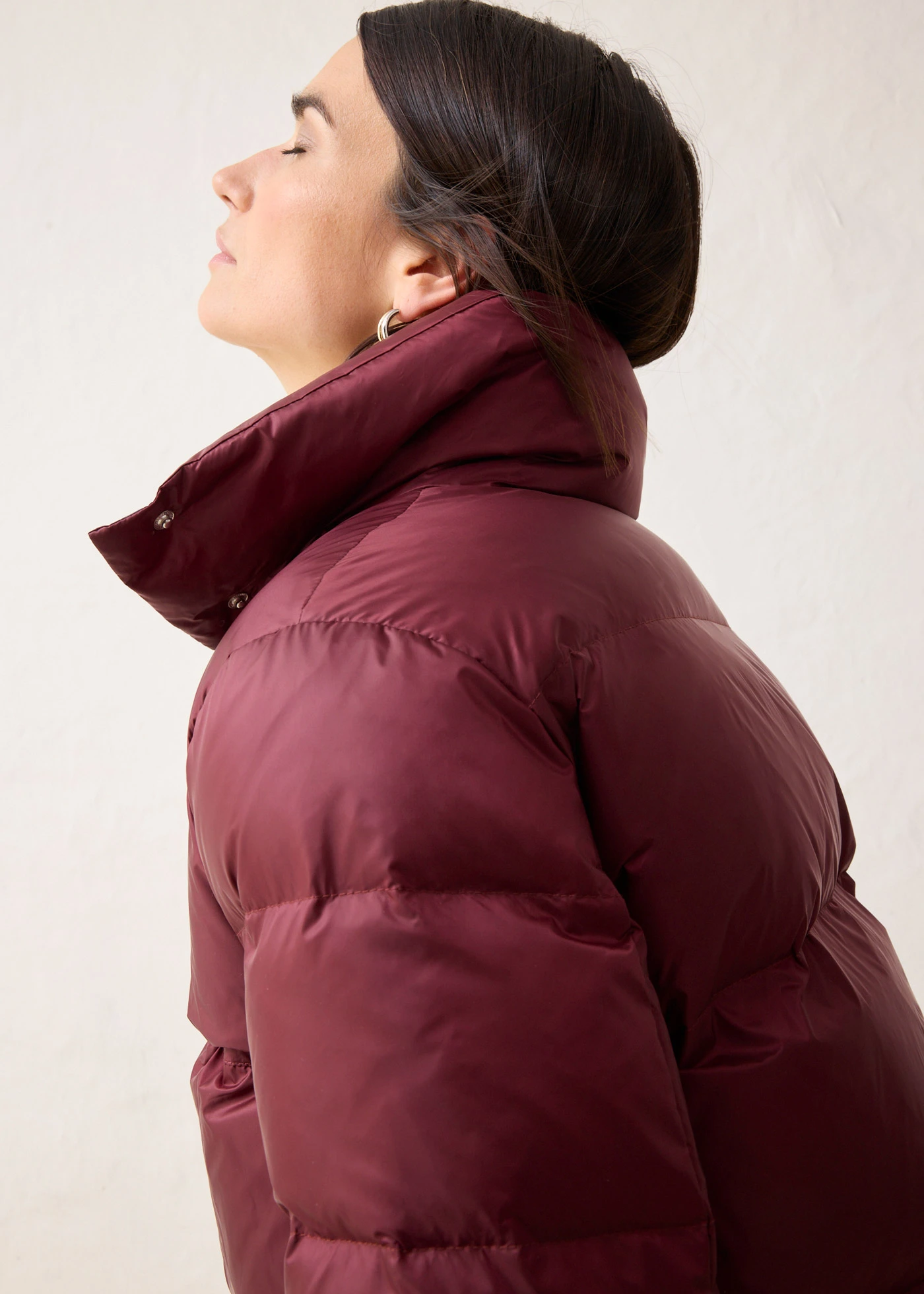 Páperová bunda s recyklovaným páperím a pletenými rukávmi • tmavé bobule • obchod bonprix