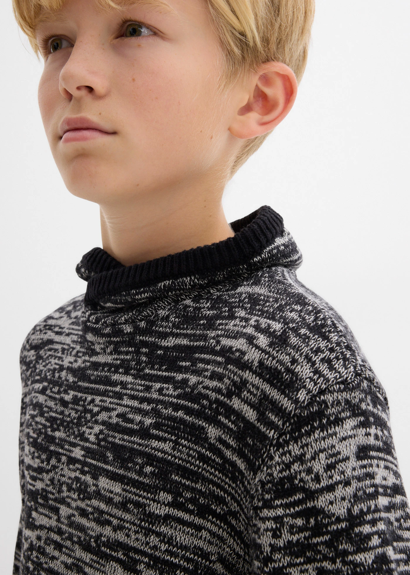 Svetr s šálovým límcem • černo-šedý melír • bonprix obchod