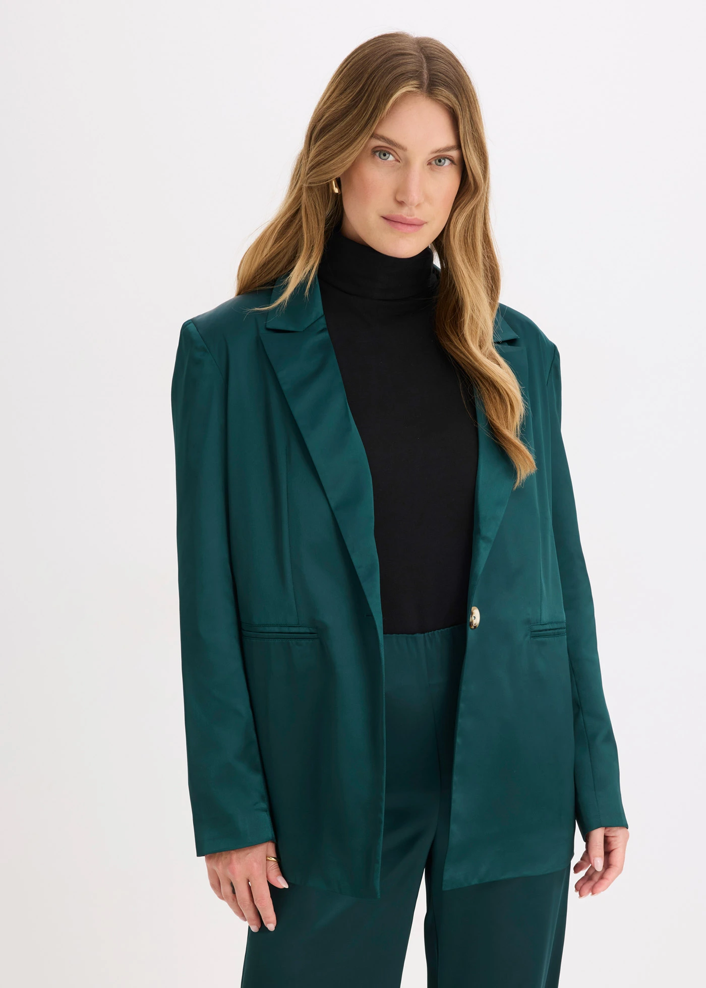 Blazer oversize en satin • vert profond • Boutique bonprix