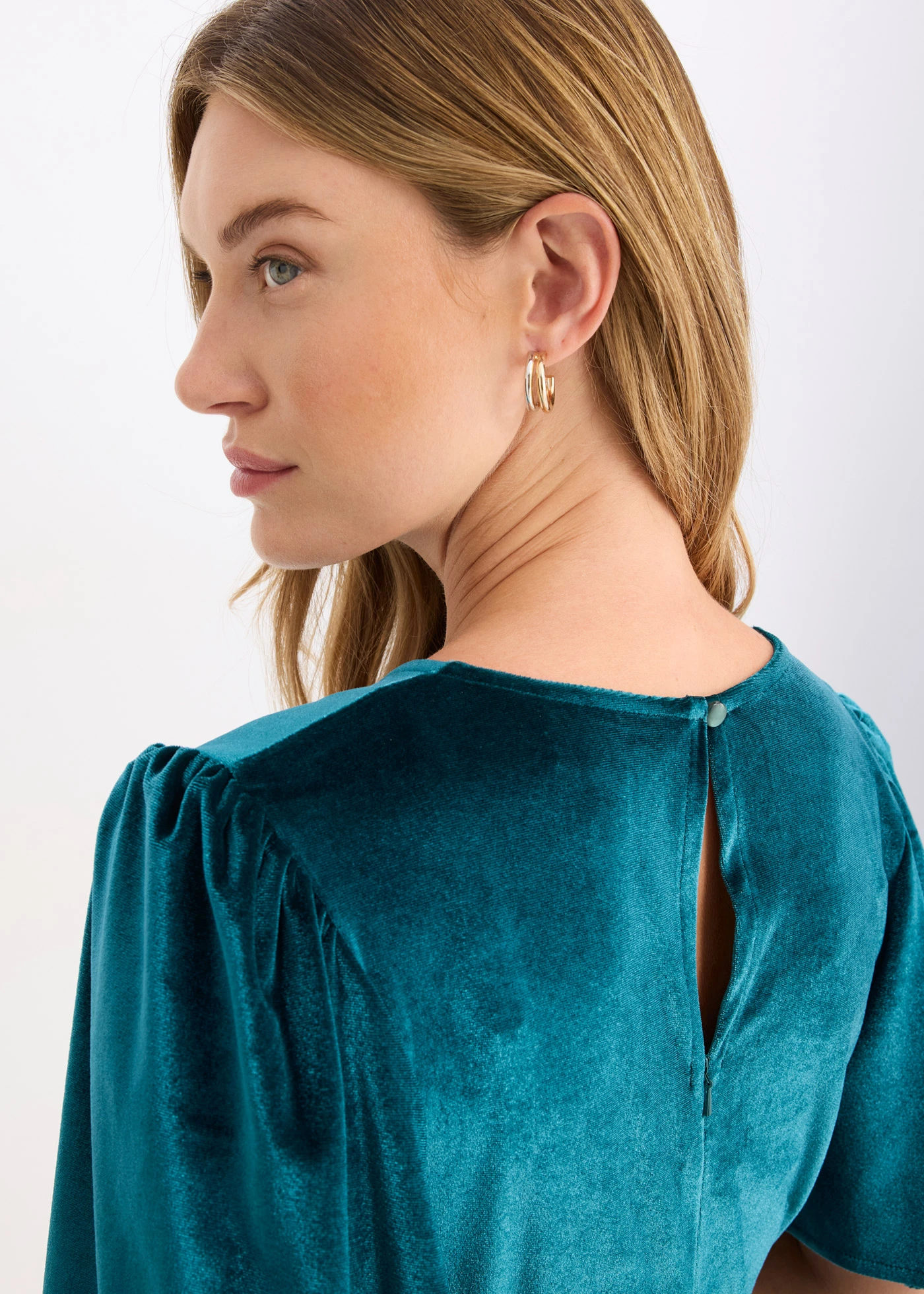 Midi šaty z měkkého sametu • mlžná mátová • bonprix obchod