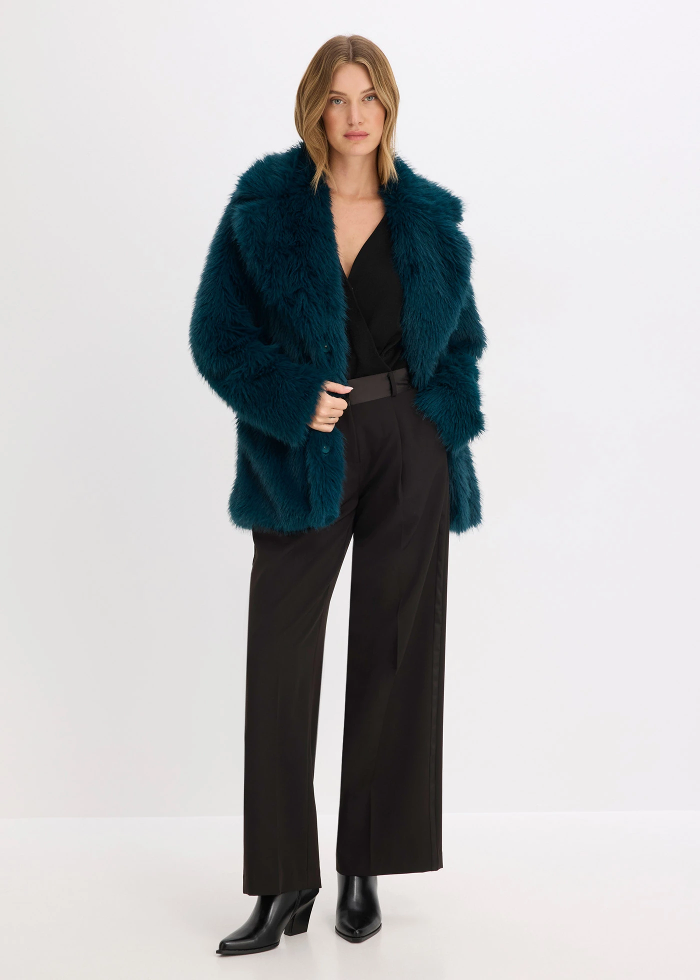 Pantaloni • negru • magazin bonprix