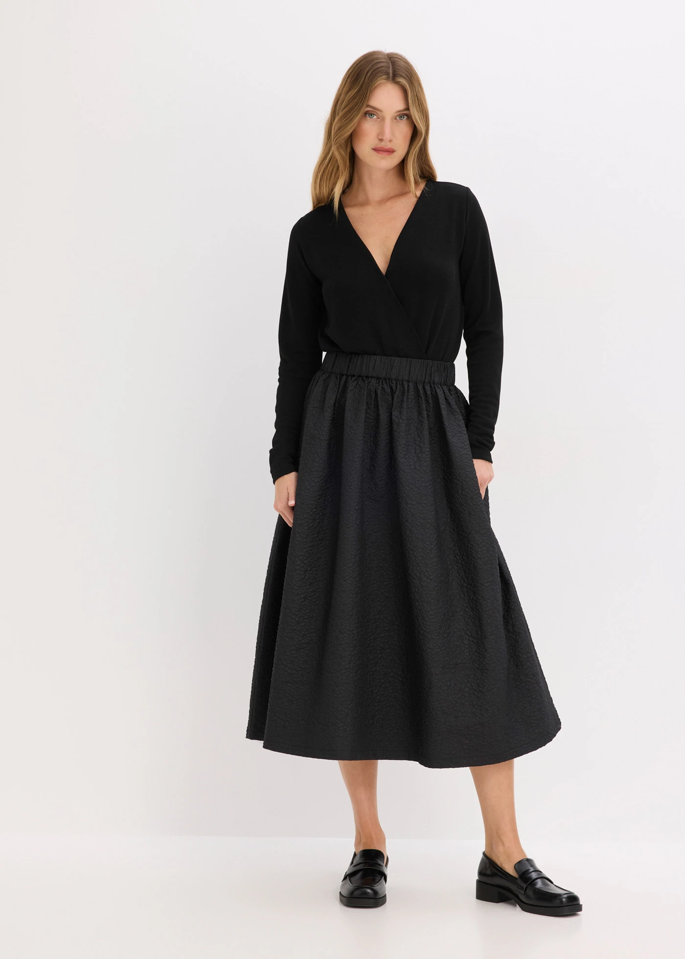 Body en viscose mélangée au tombé fluide • noir • Boutique bonprix