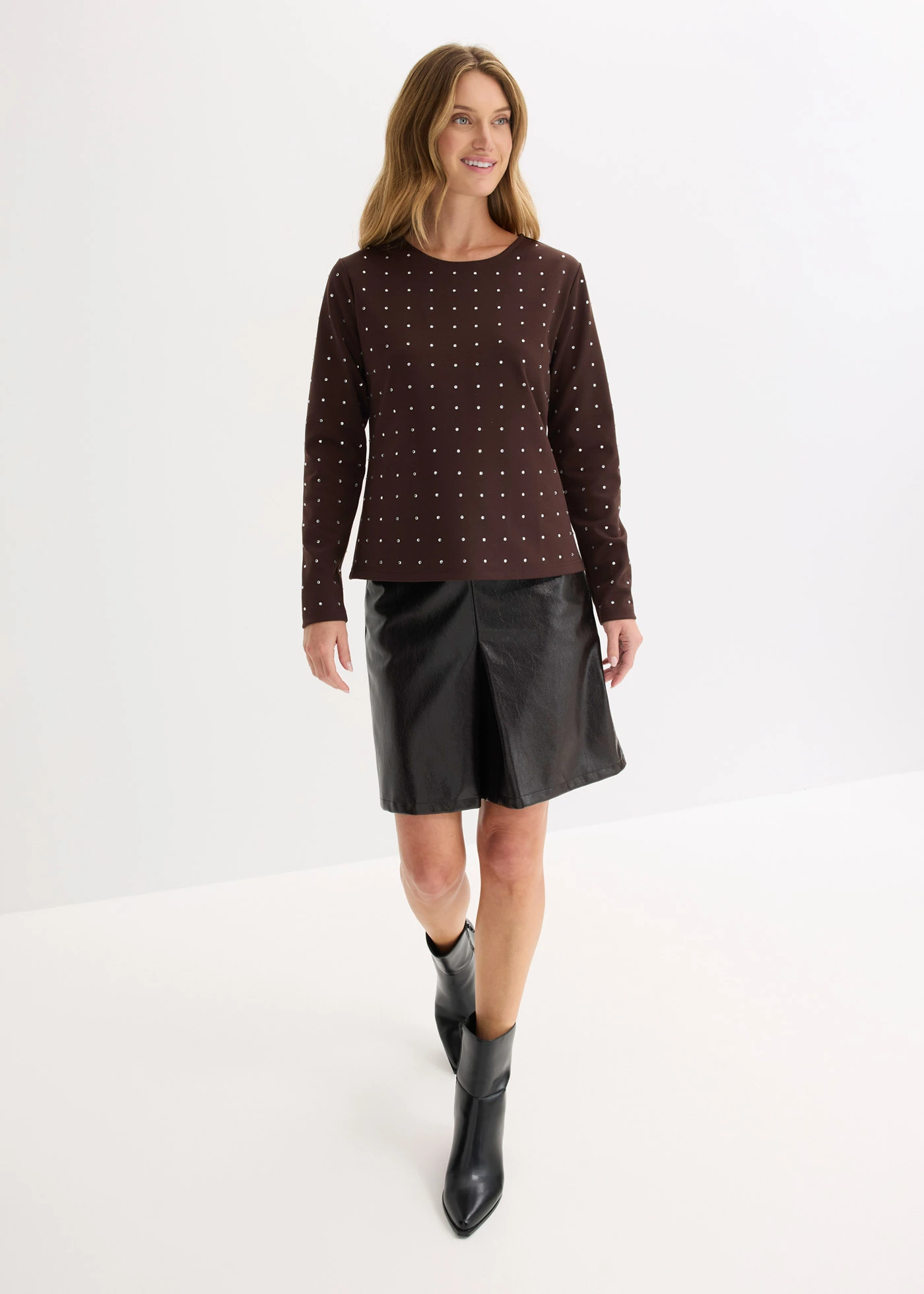 T-shirt manches longues à strass • marron foncé • Boutique bonprix