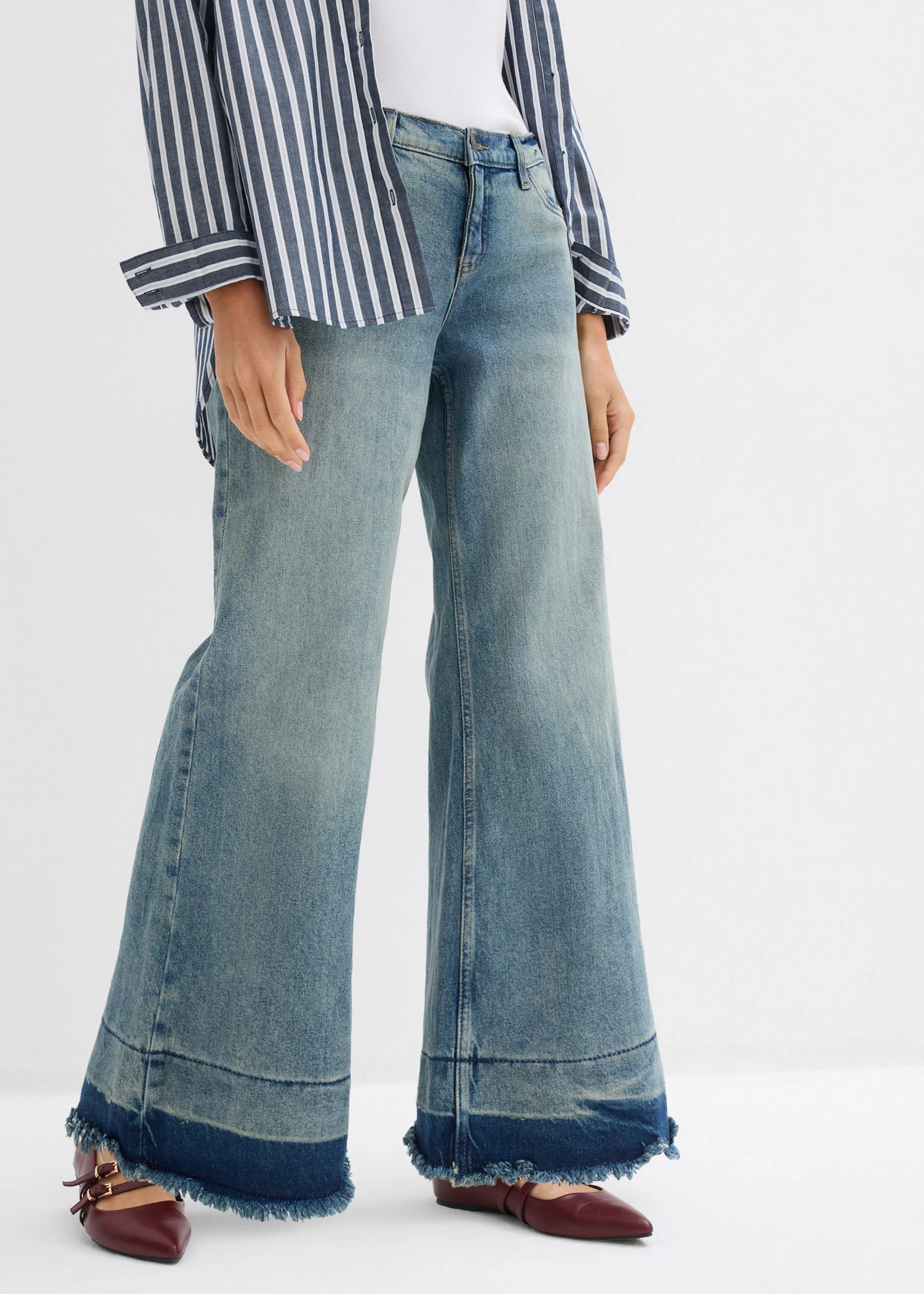Wide leg jeans, mid waist • lichtblauw denim used • bonprix online shop