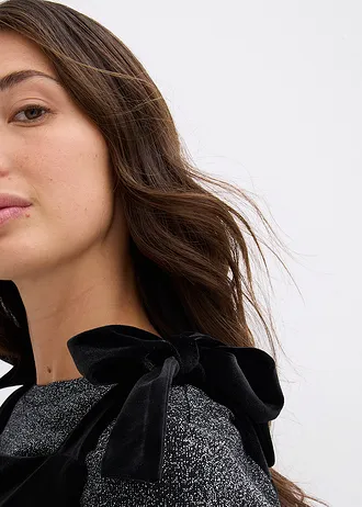 Mini šaty z jemného zamatu • čierna • obchod bonprix