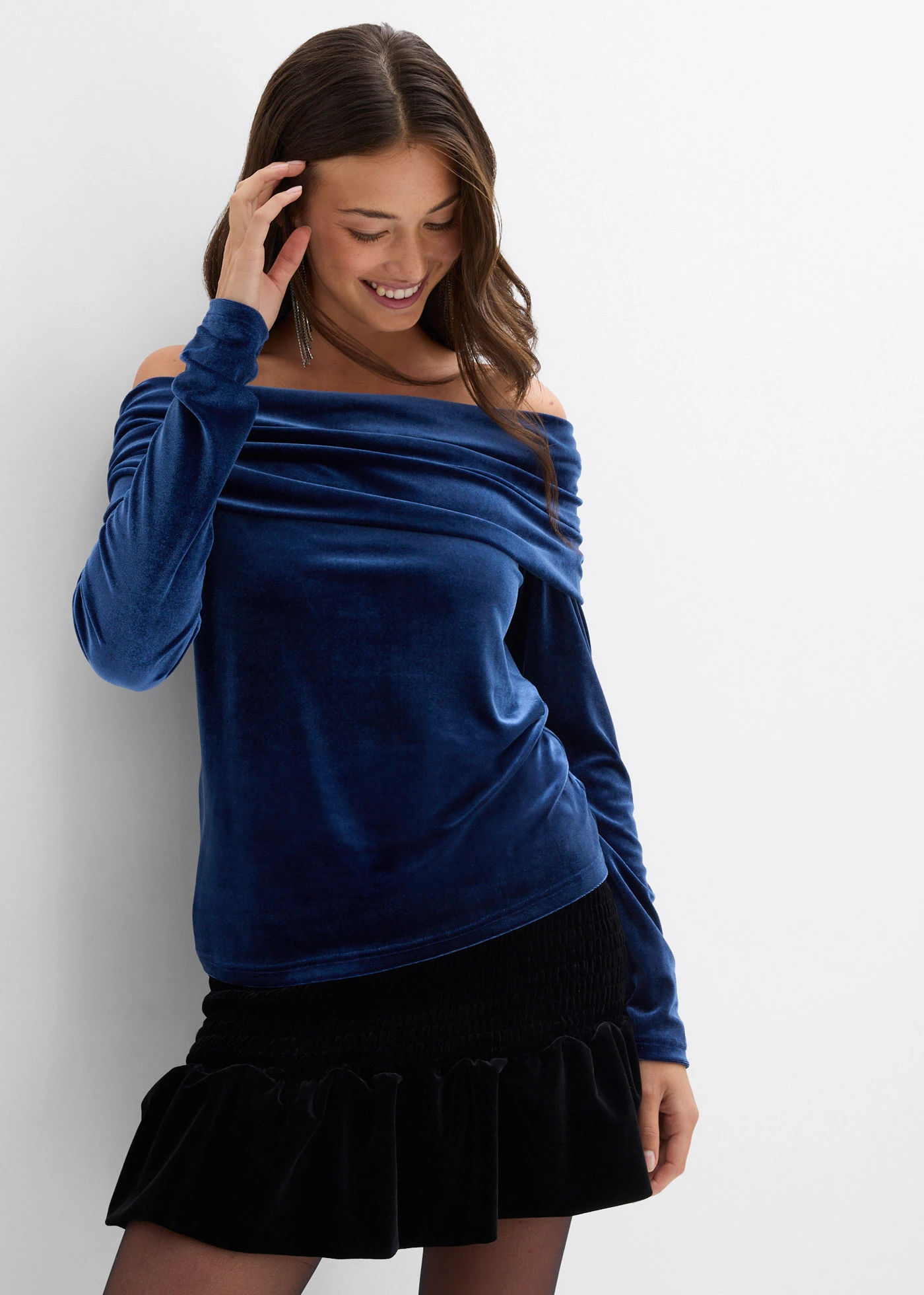 Carmen-shirt van zacht fluweel • donkerblauw • bonprix online shop