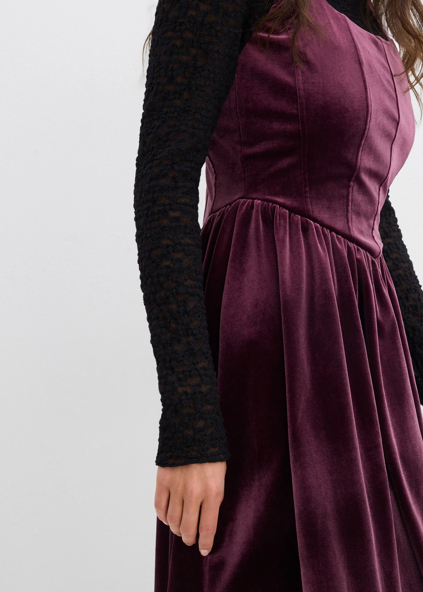 Robe à corsage en velours • bordeaux • Boutique bonprix