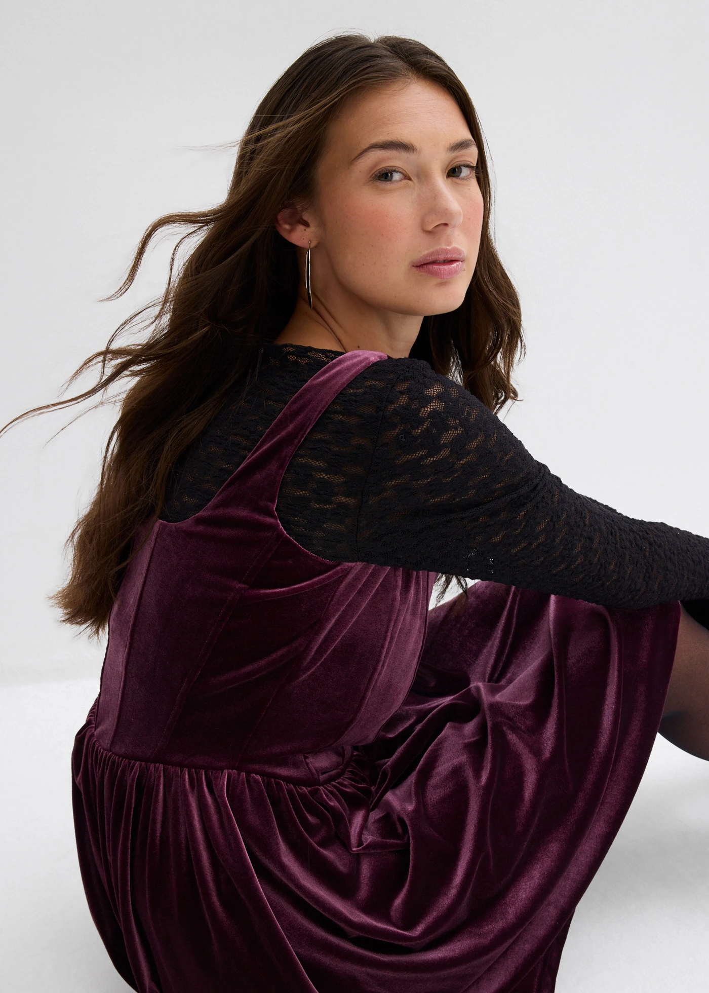 Robe à corsage en velours • bordeaux • Boutique bonprix