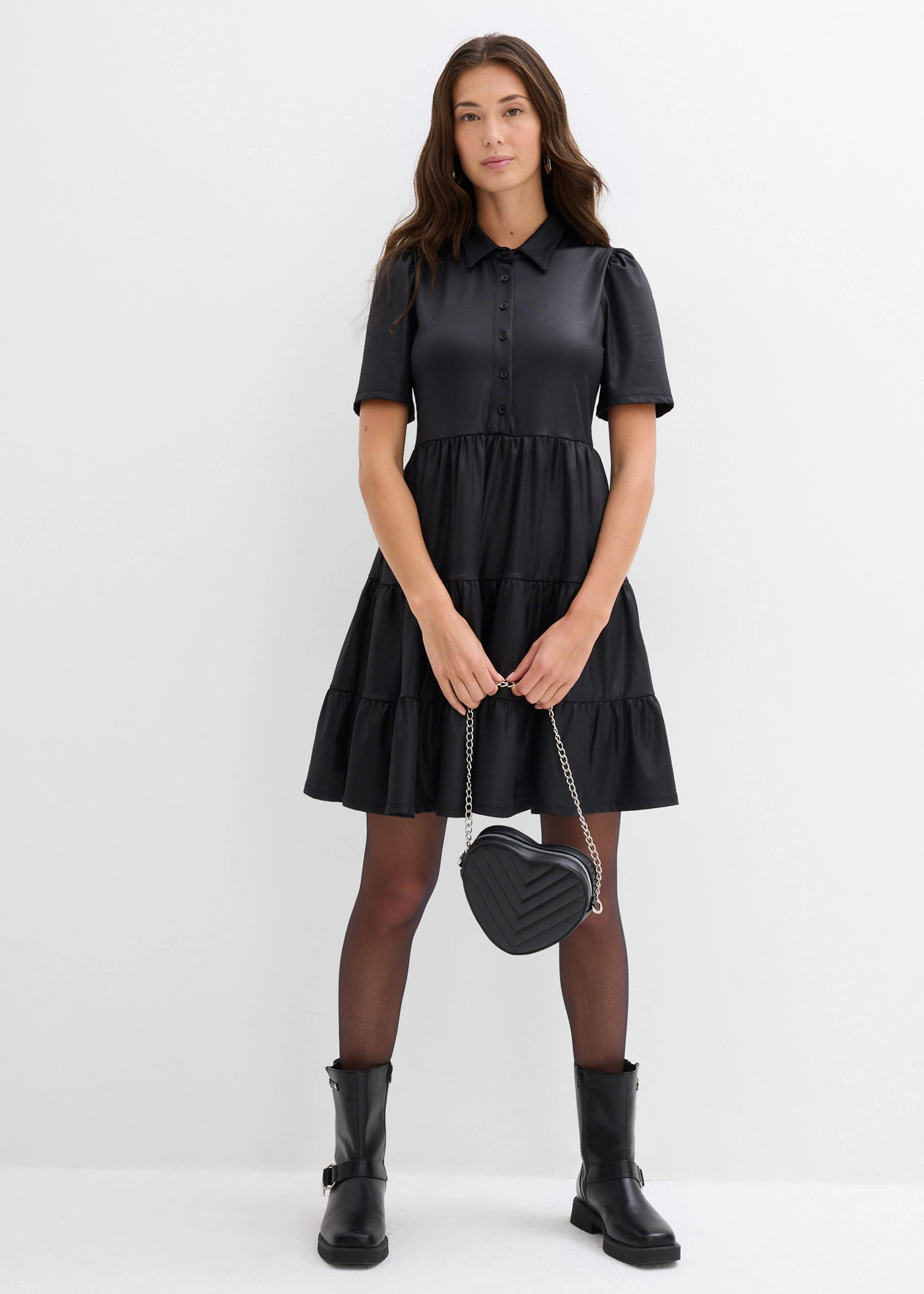 Rochie mini din material lucios • negru • magazin bonprix