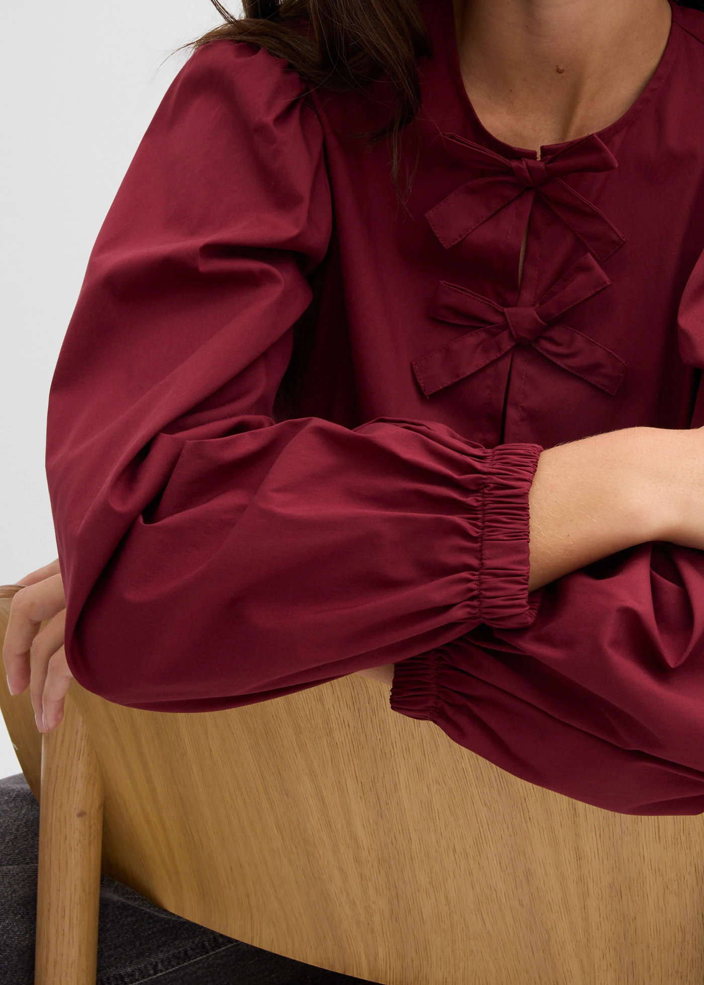 Blouse met lussen • robijnrood • bonprix online shop