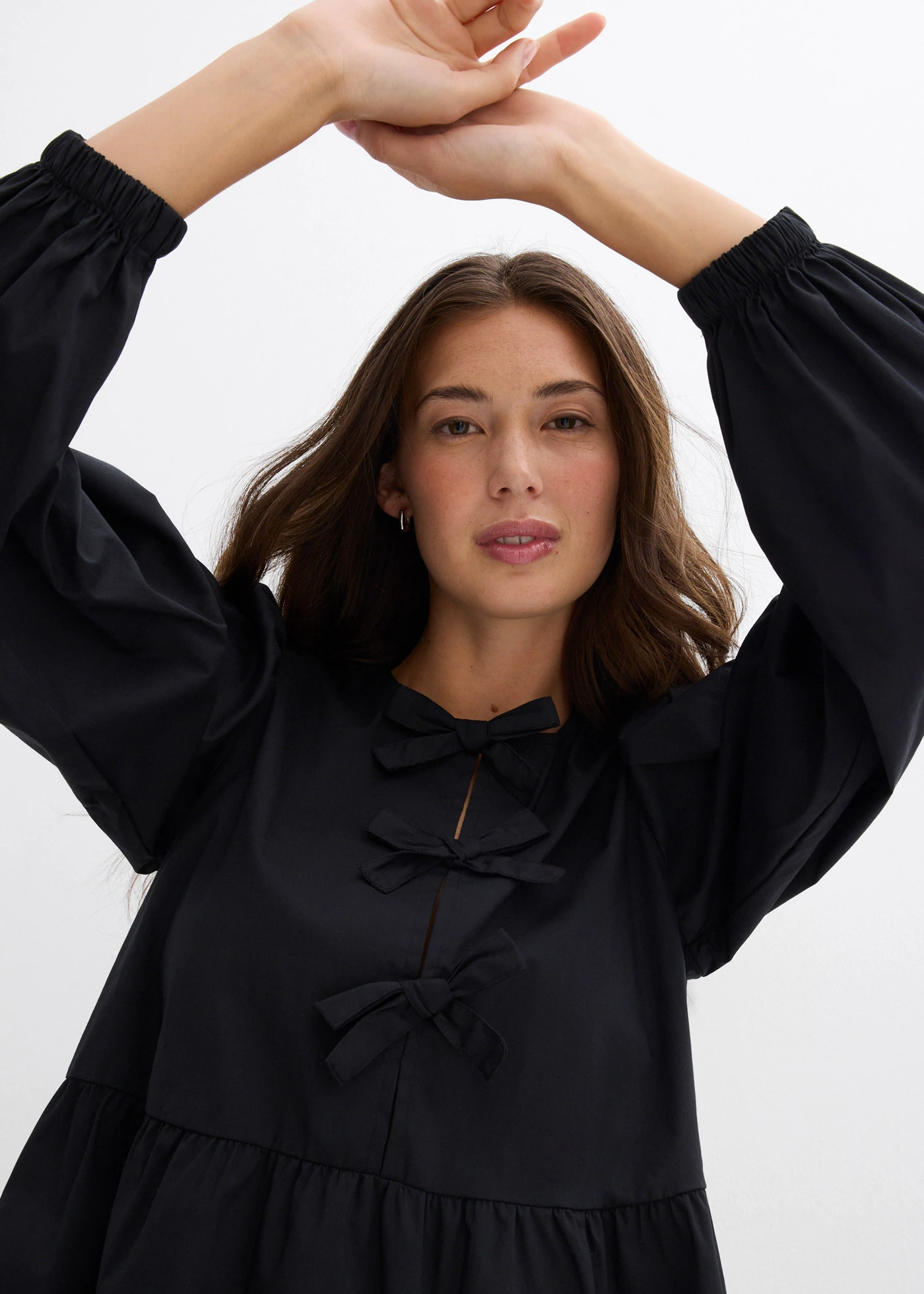 Blouse met lussen • zwart • bonprix online shop