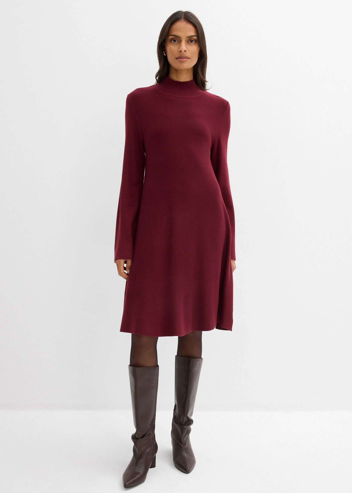 Rochie tricotată cu croi în A, din mix cu viscoză • roșu arțar • magazin bonprix