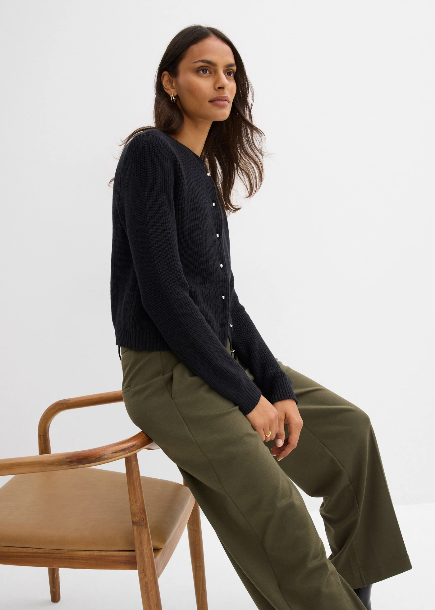 Kardigan z ozdobnymi guzikami z mieszanki wełny • czarny • sklep bonprix