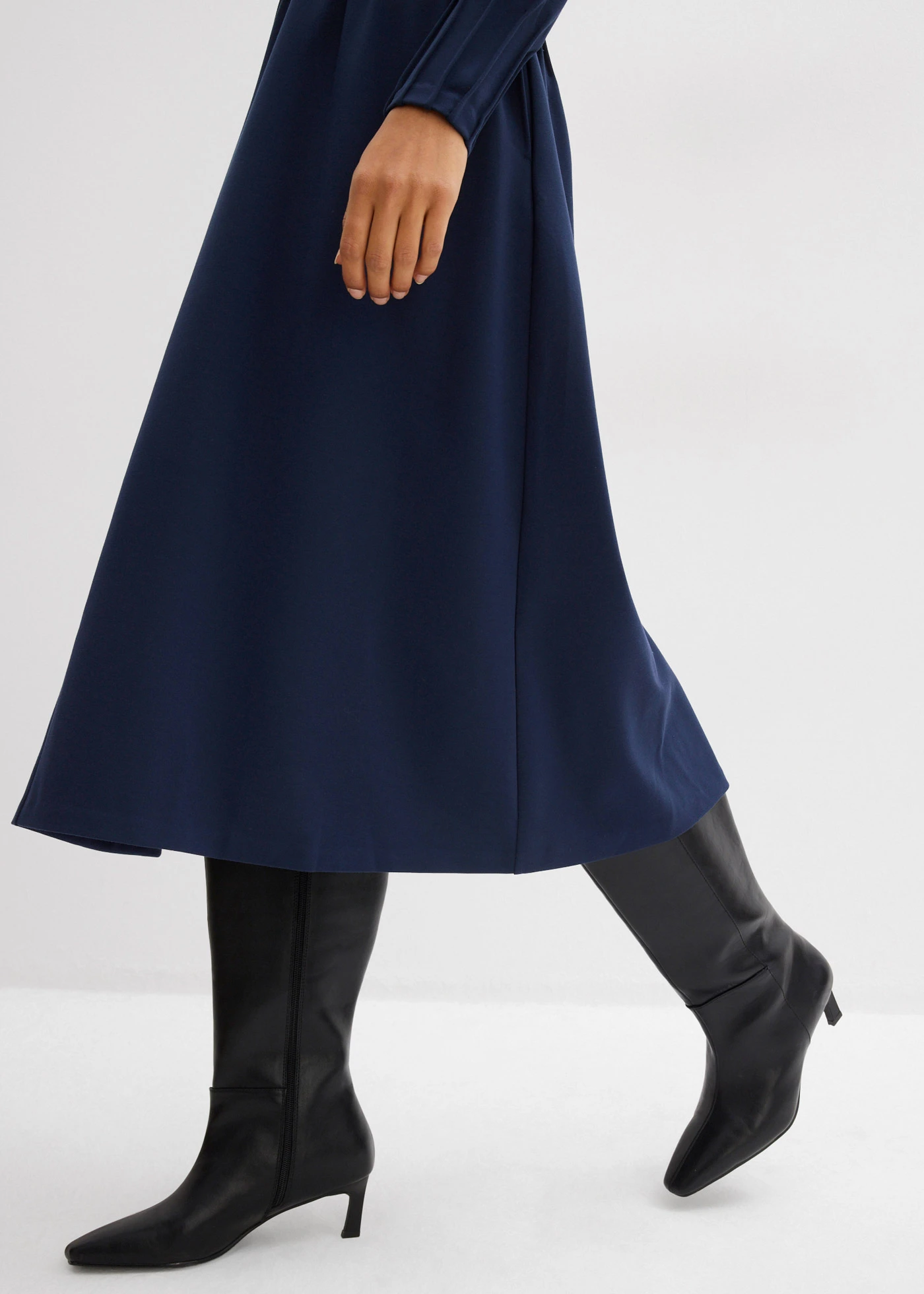 Comfortabele jurk met sierplooien in een viscosemix • donkerblauw • bonprix online shop