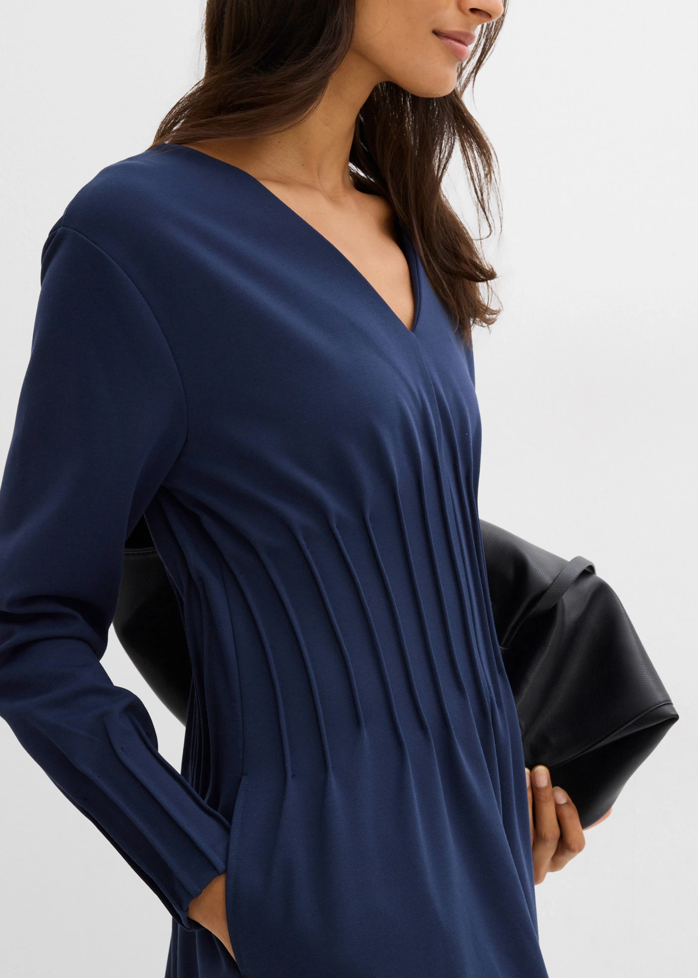 Comfortabele jurk met sierplooien in een viscosemix • donkerblauw • bonprix online shop