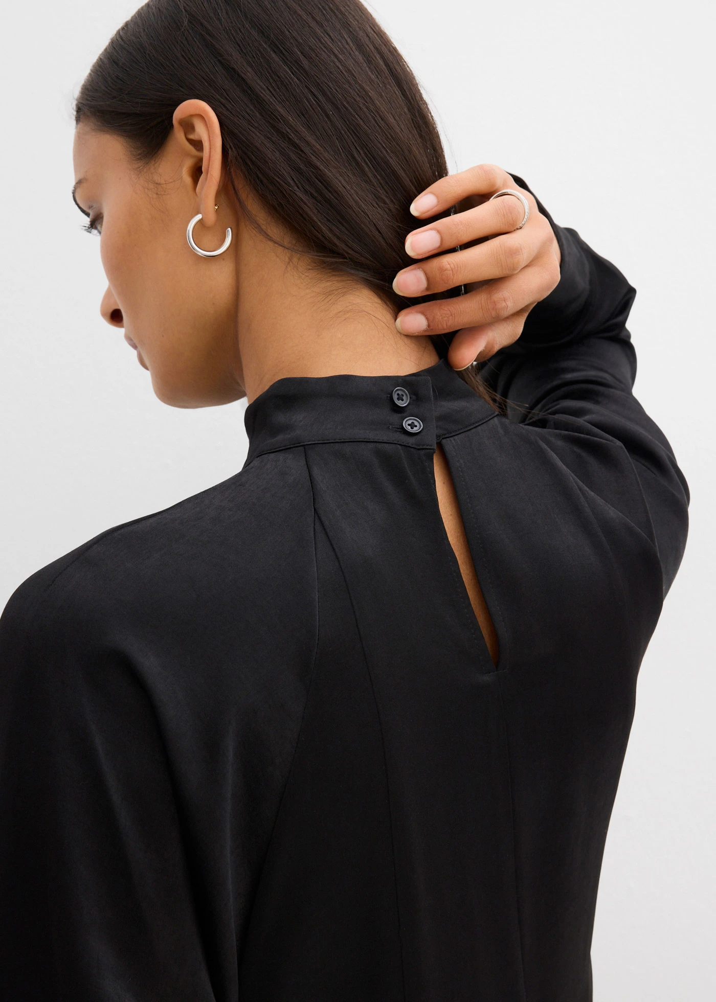 Robe en viscose majoritaire • noir • Boutique bonprix