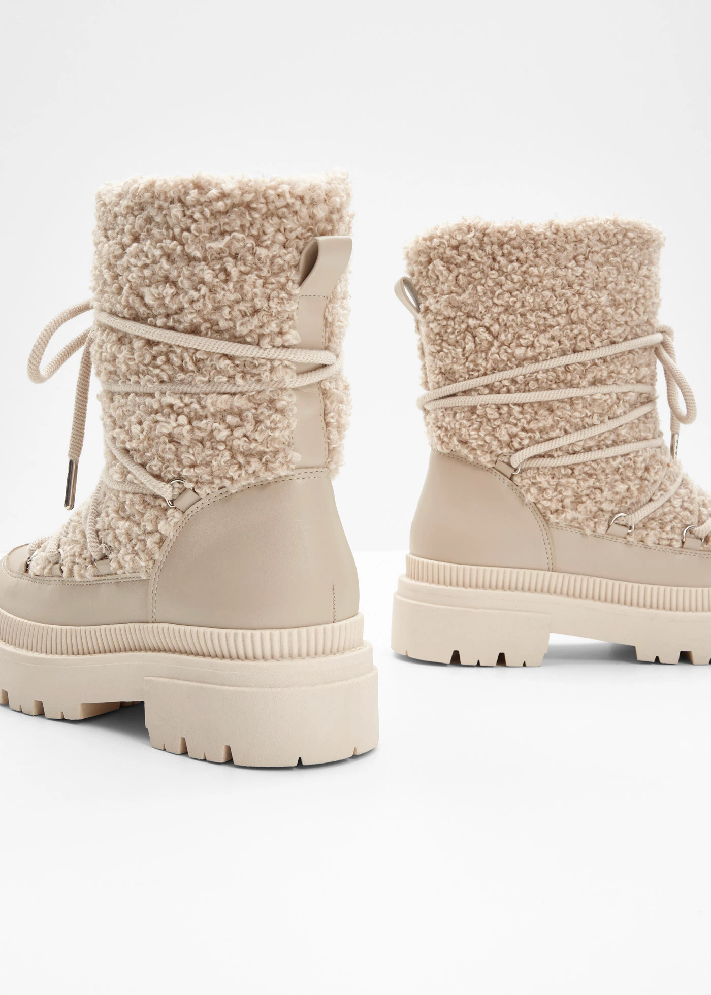 Boots fourrées à lacets • sable clair • Boutique bonprix